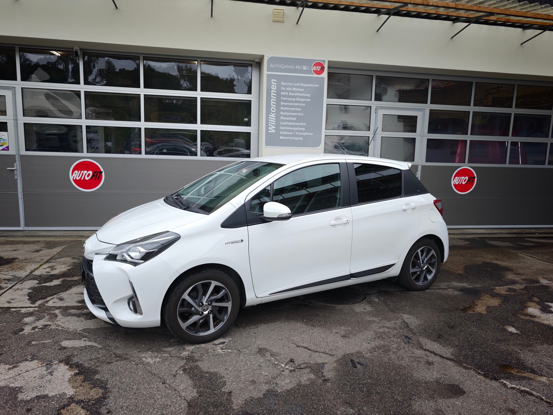 TOYOTA Yaris 1.5 VVT-i Hybrid Comfort e-CVT-image-13