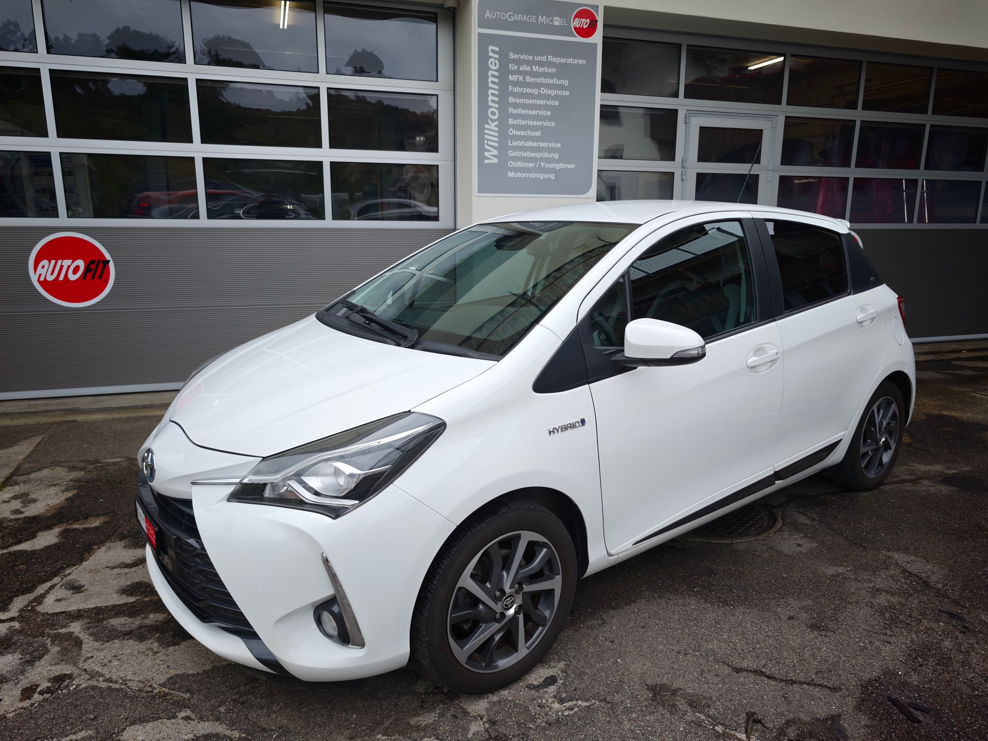 TOYOTA Yaris 1.5 VVT-i Hybrid Comfort e-CVT-image-12