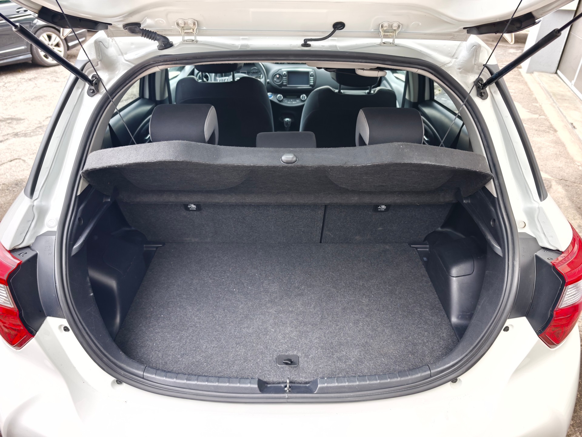 TOYOTA Yaris 1.5 VVT-i Hybrid Comfort e-CVT-image-25