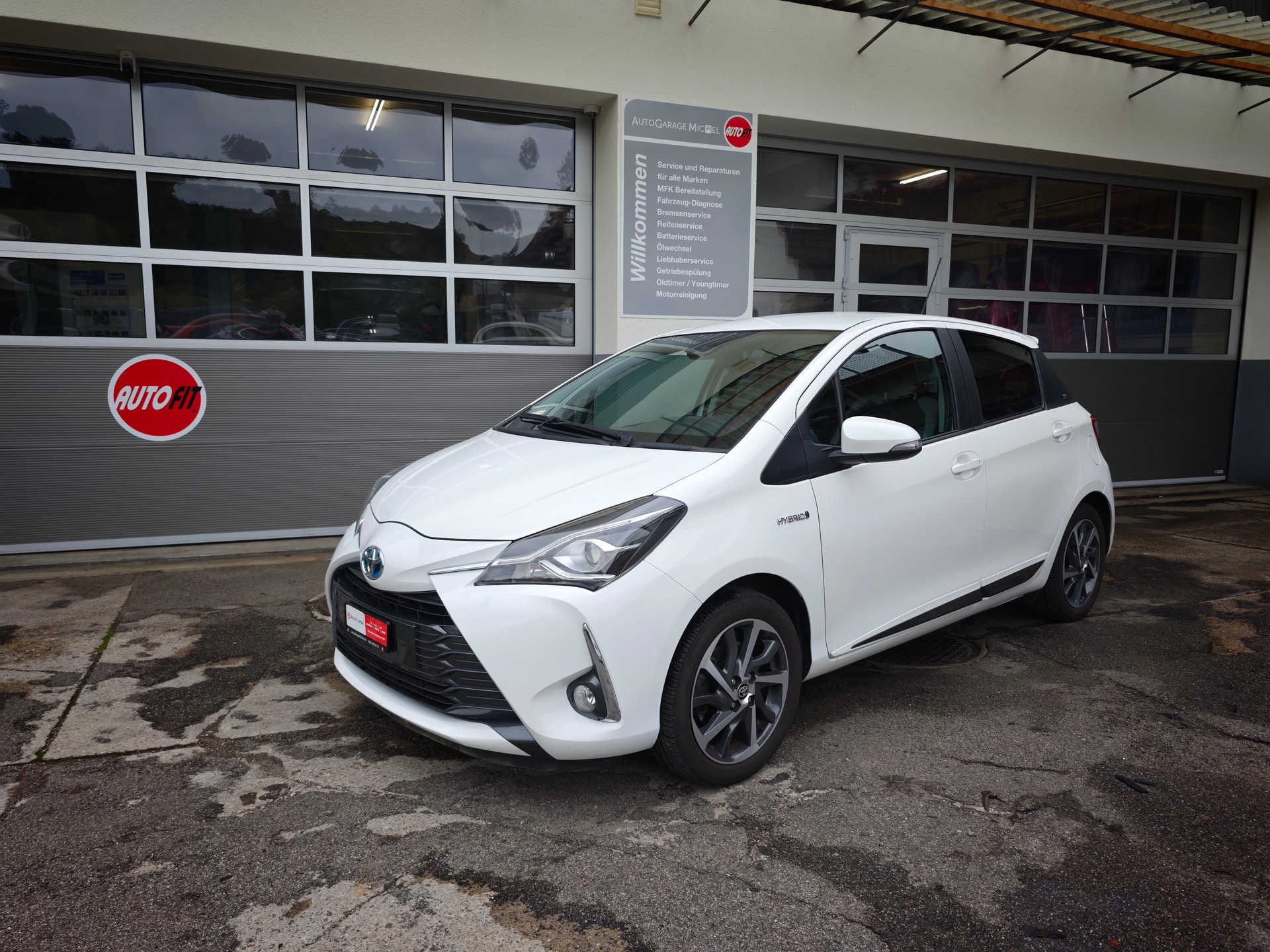 TOYOTA Yaris 1.5 VVT-i Hybrid Comfort e-CVT-image-0