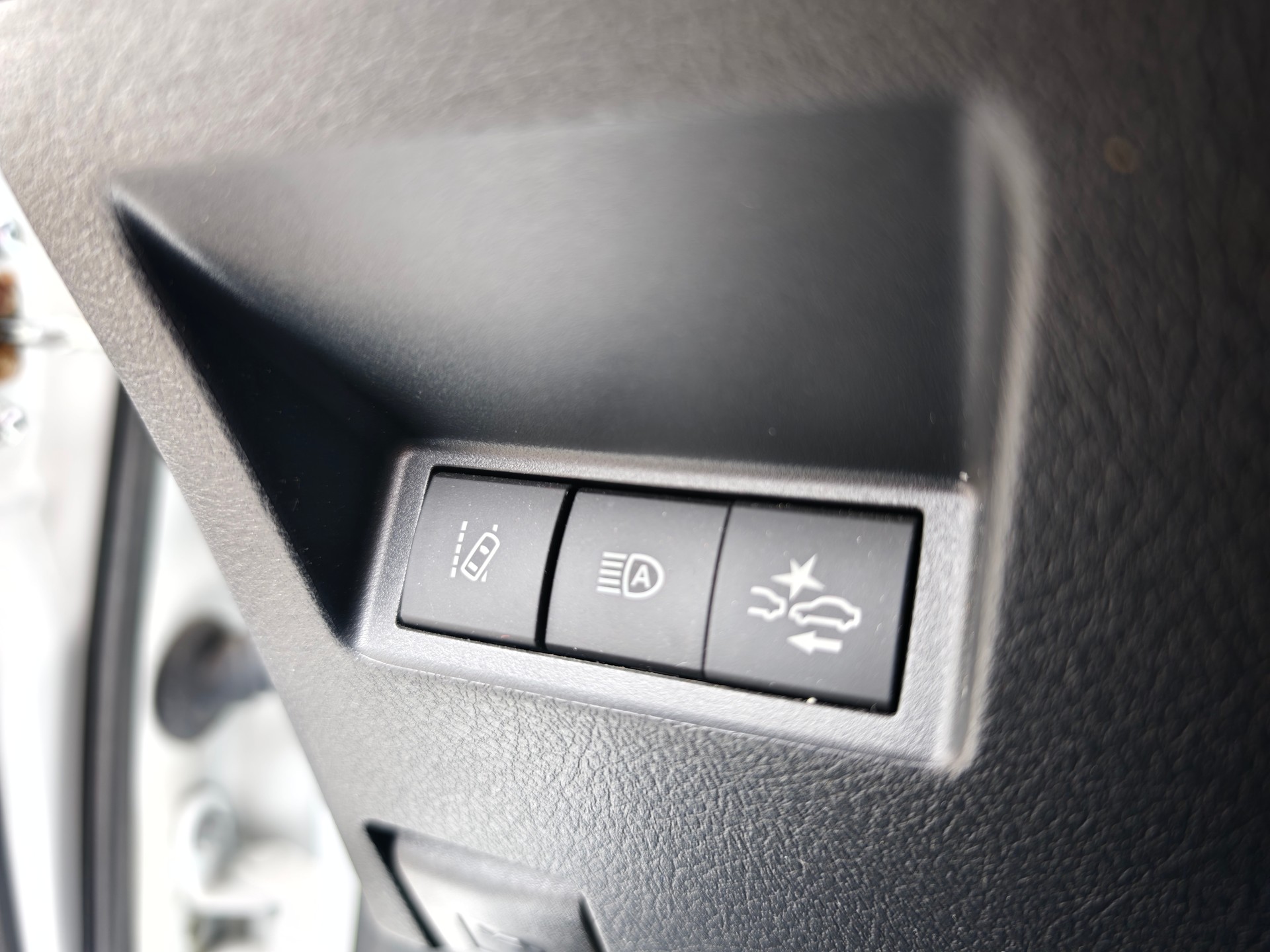 TOYOTA Yaris 1.5 VVT-i Hybrid Comfort e-CVT-image-3