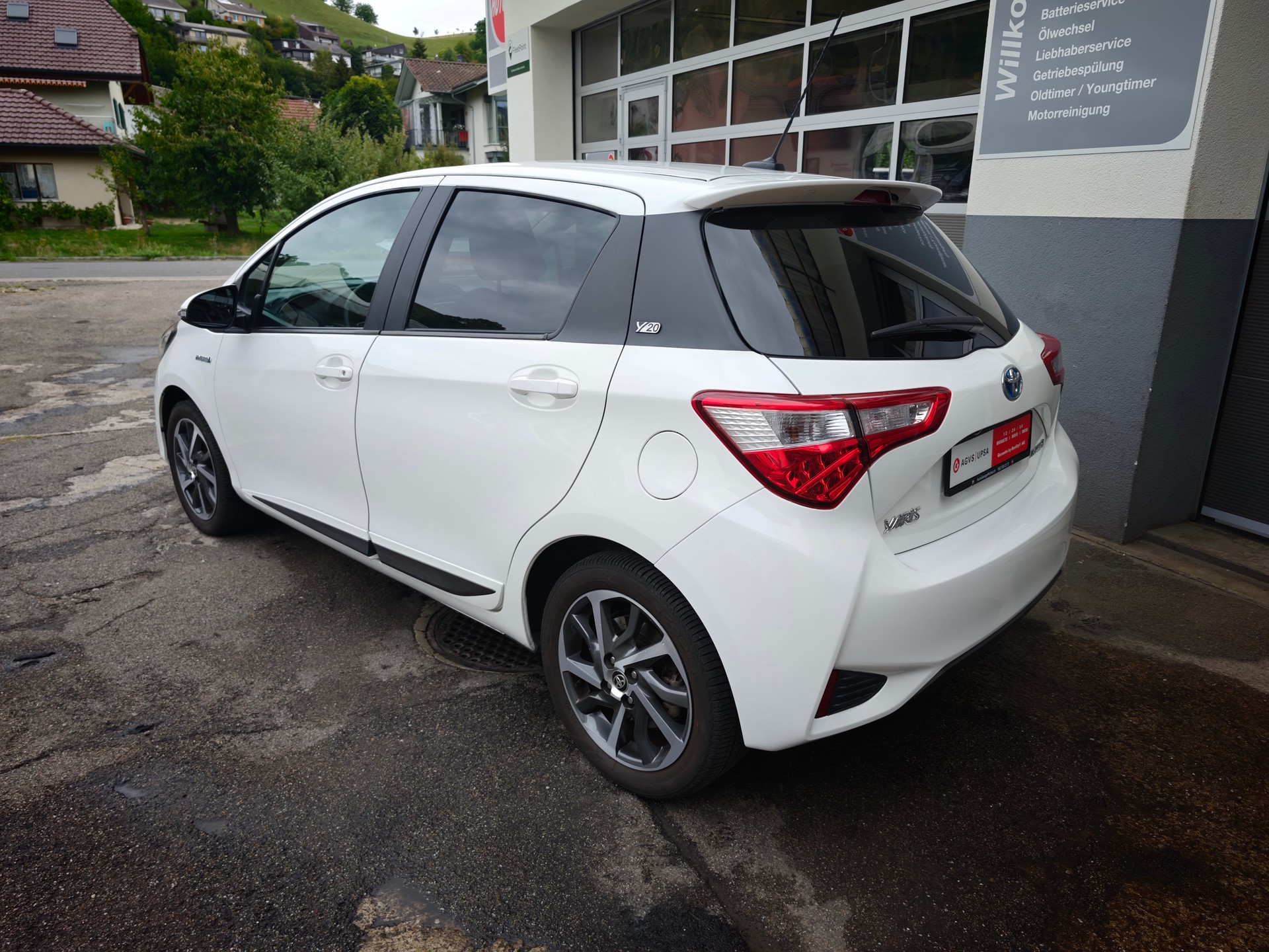TOYOTA Yaris 1.5 VVT-i Hybrid Comfort e-CVT-image-15