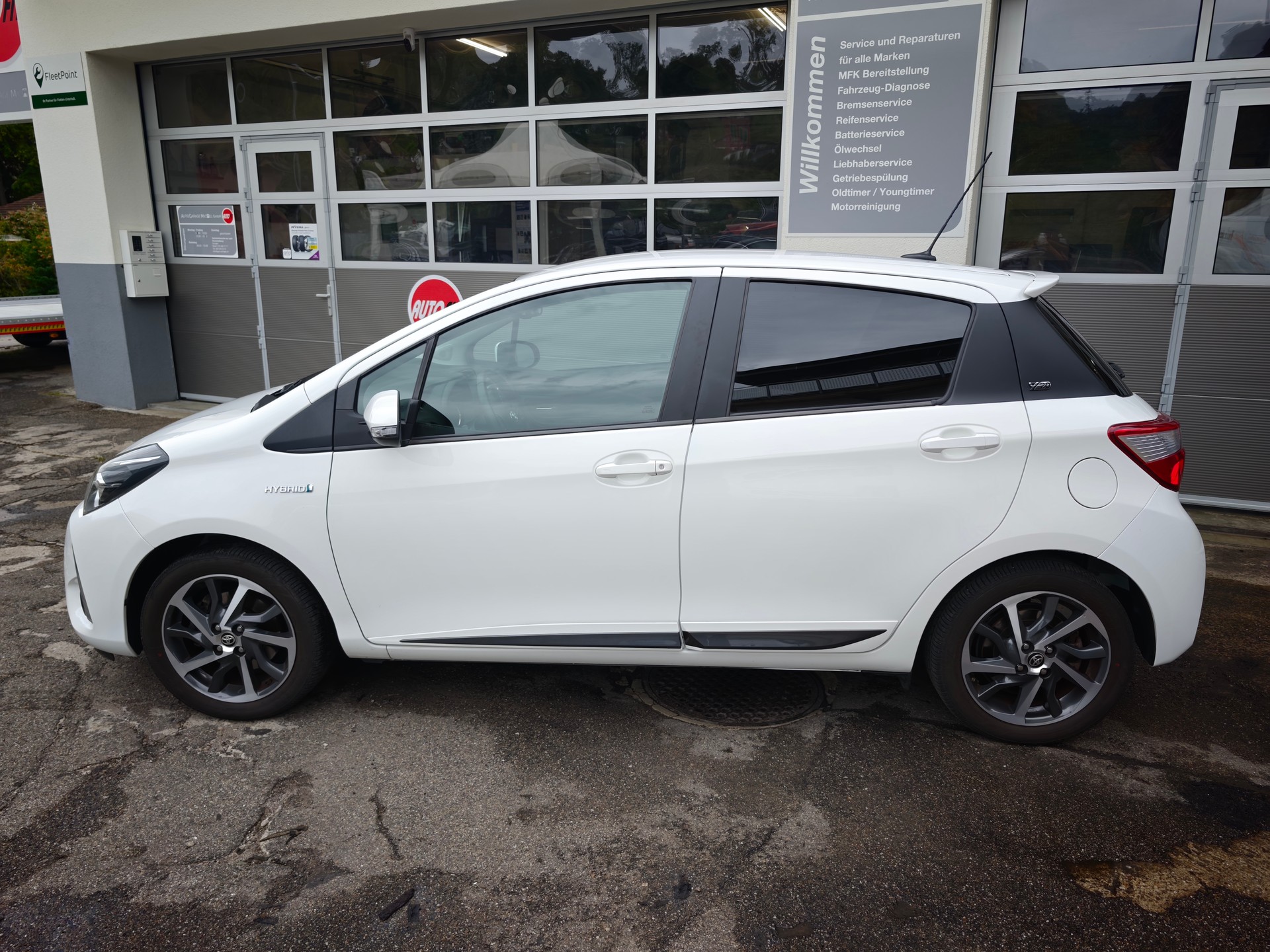 TOYOTA Yaris 1.5 VVT-i Hybrid Comfort e-CVT-image-14