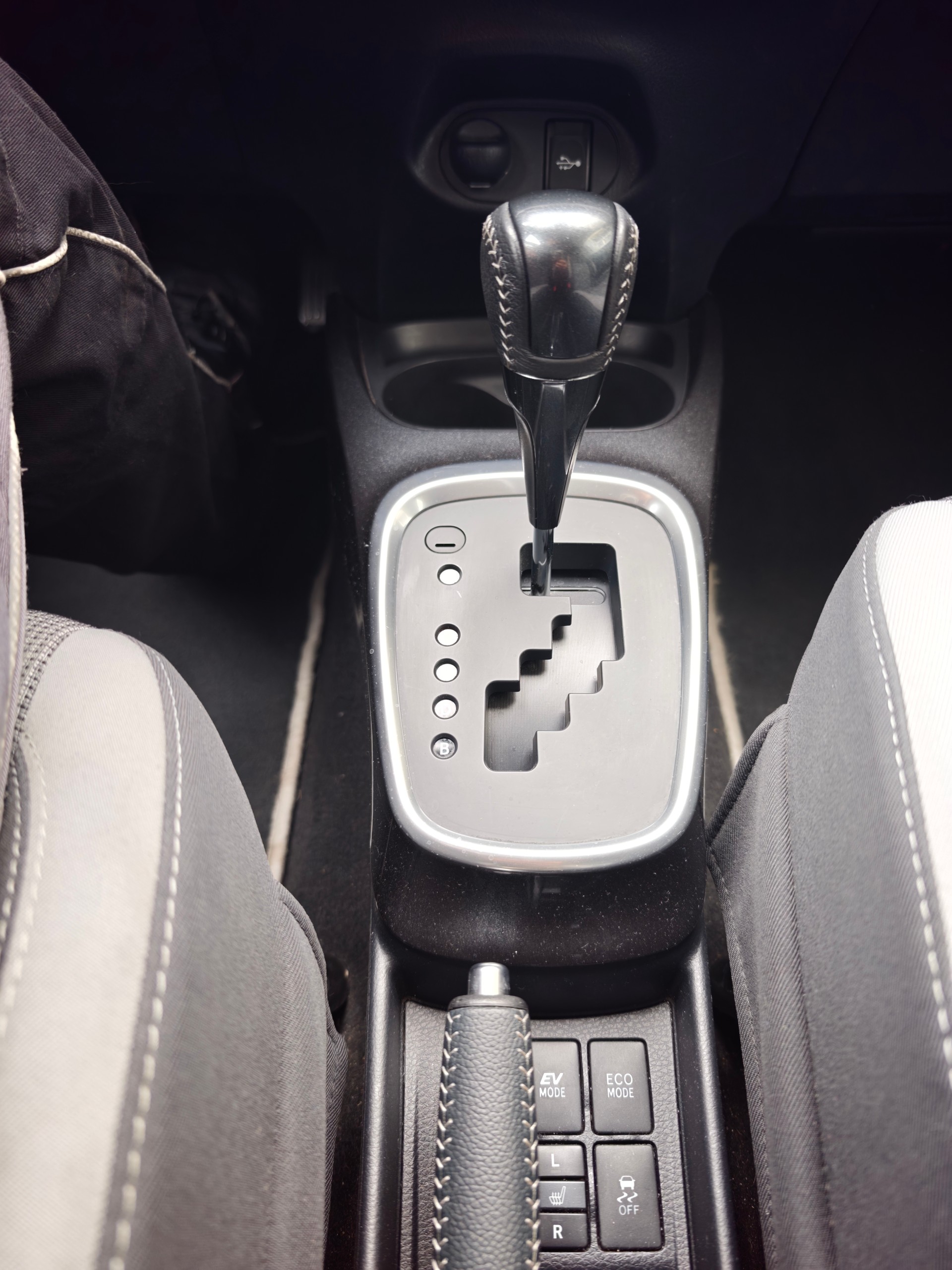 TOYOTA Yaris 1.5 VVT-i Hybrid Comfort e-CVT-image-23