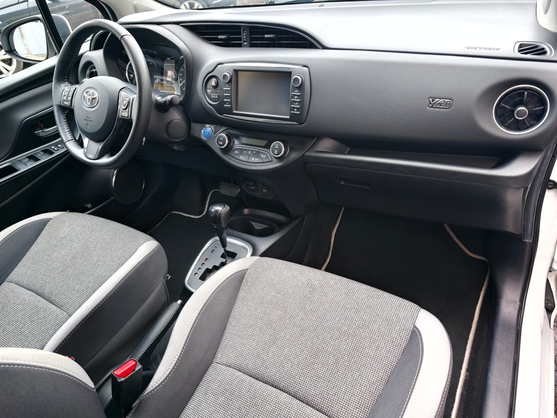 TOYOTA Yaris 1.5 VVT-i Hybrid Comfort e-CVT-image-10