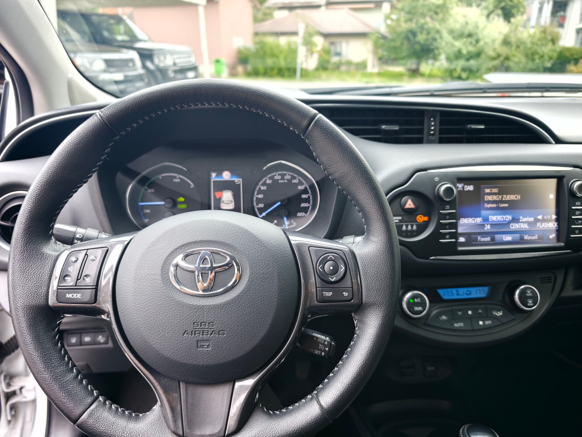 TOYOTA Yaris 1.5 VVT-i Hybrid Comfort e-CVT-image-2