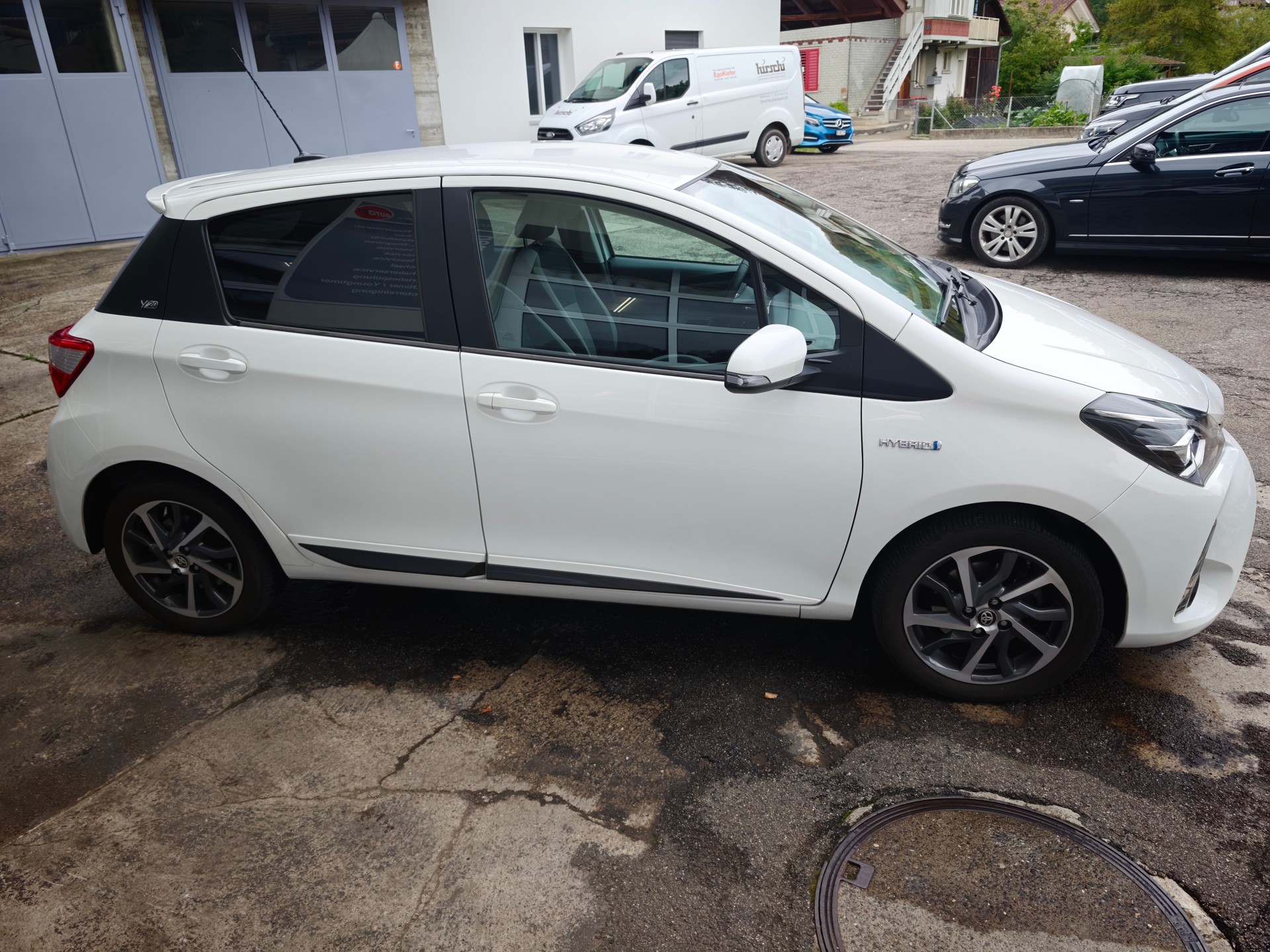 TOYOTA Yaris 1.5 VVT-i Hybrid Comfort e-CVT-image-18