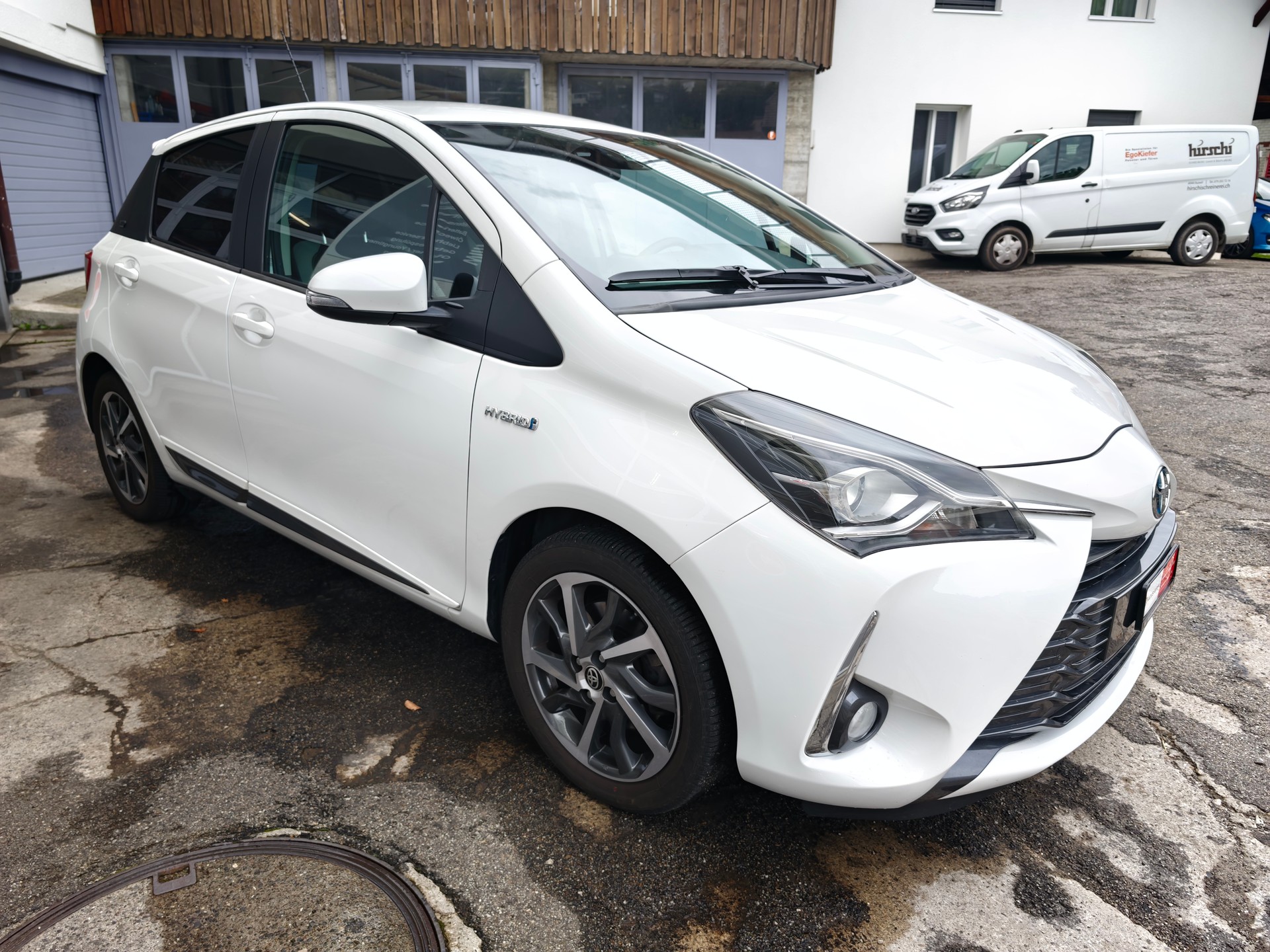 TOYOTA Yaris 1.5 VVT-i Hybrid Comfort e-CVT-image-19