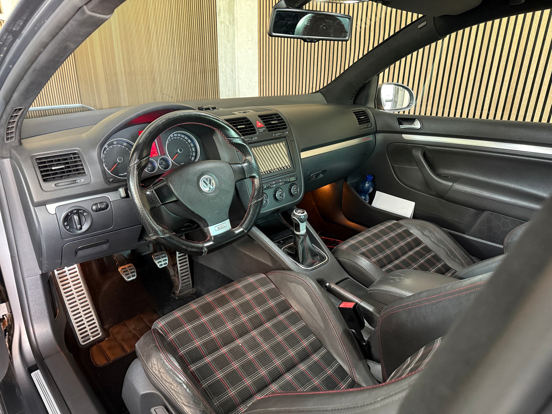 VW Golf 2.0 TFSI GTI Edition 30-image-4
