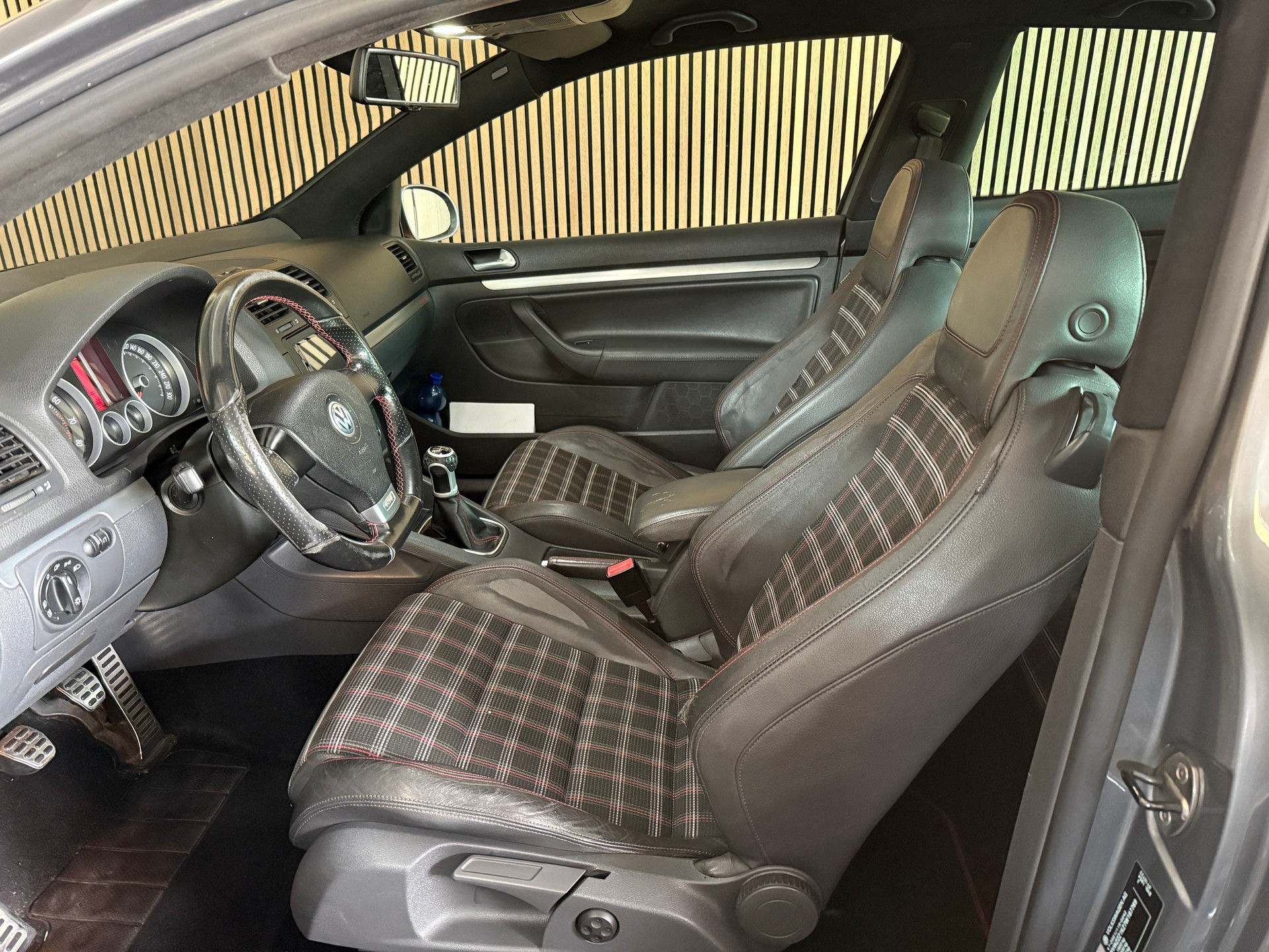 VW Golf 2.0 TFSI GTI Edition 30-image-3