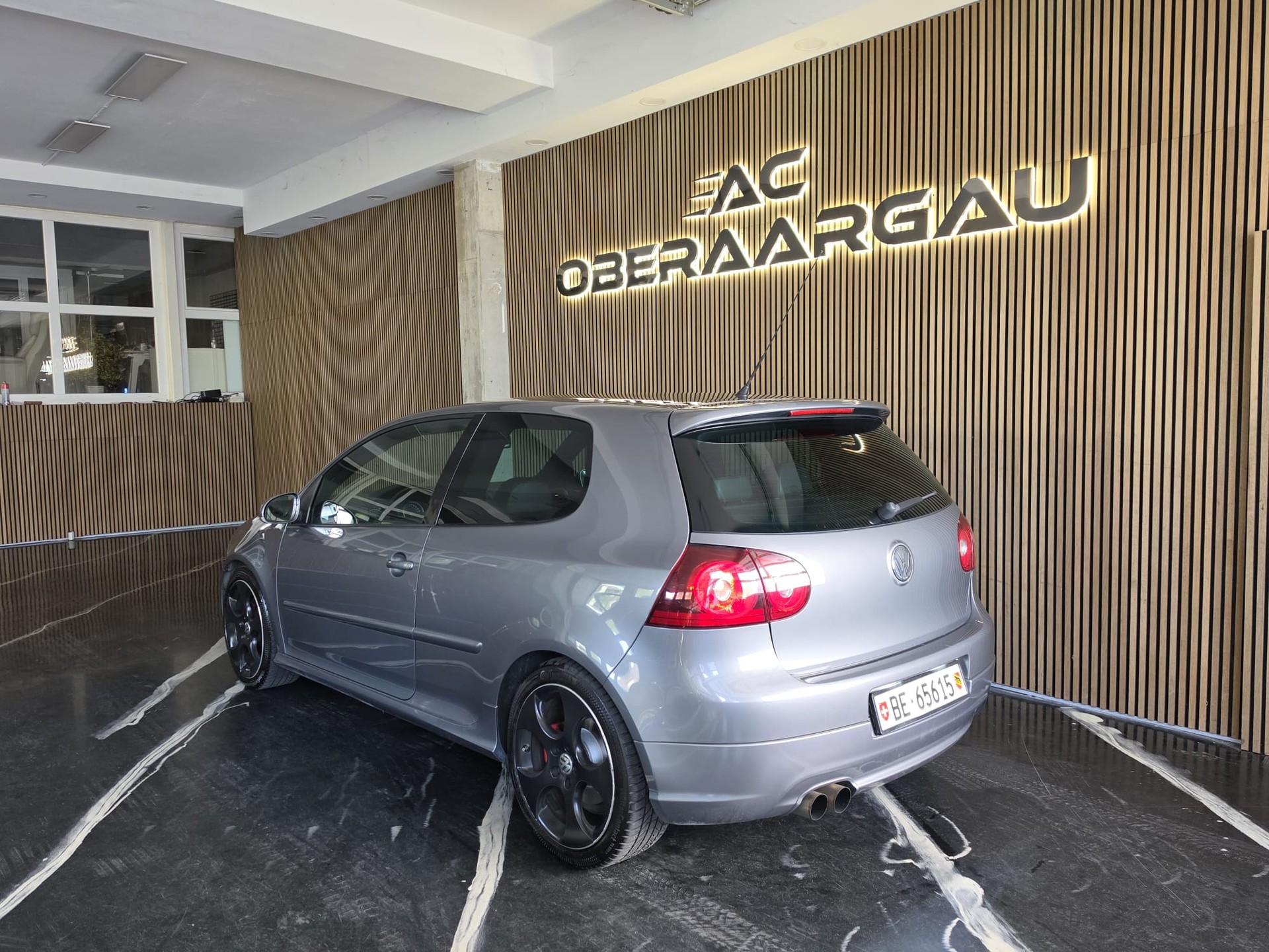 VW Golf 2.0 TFSI GTI Edition 30-image-2