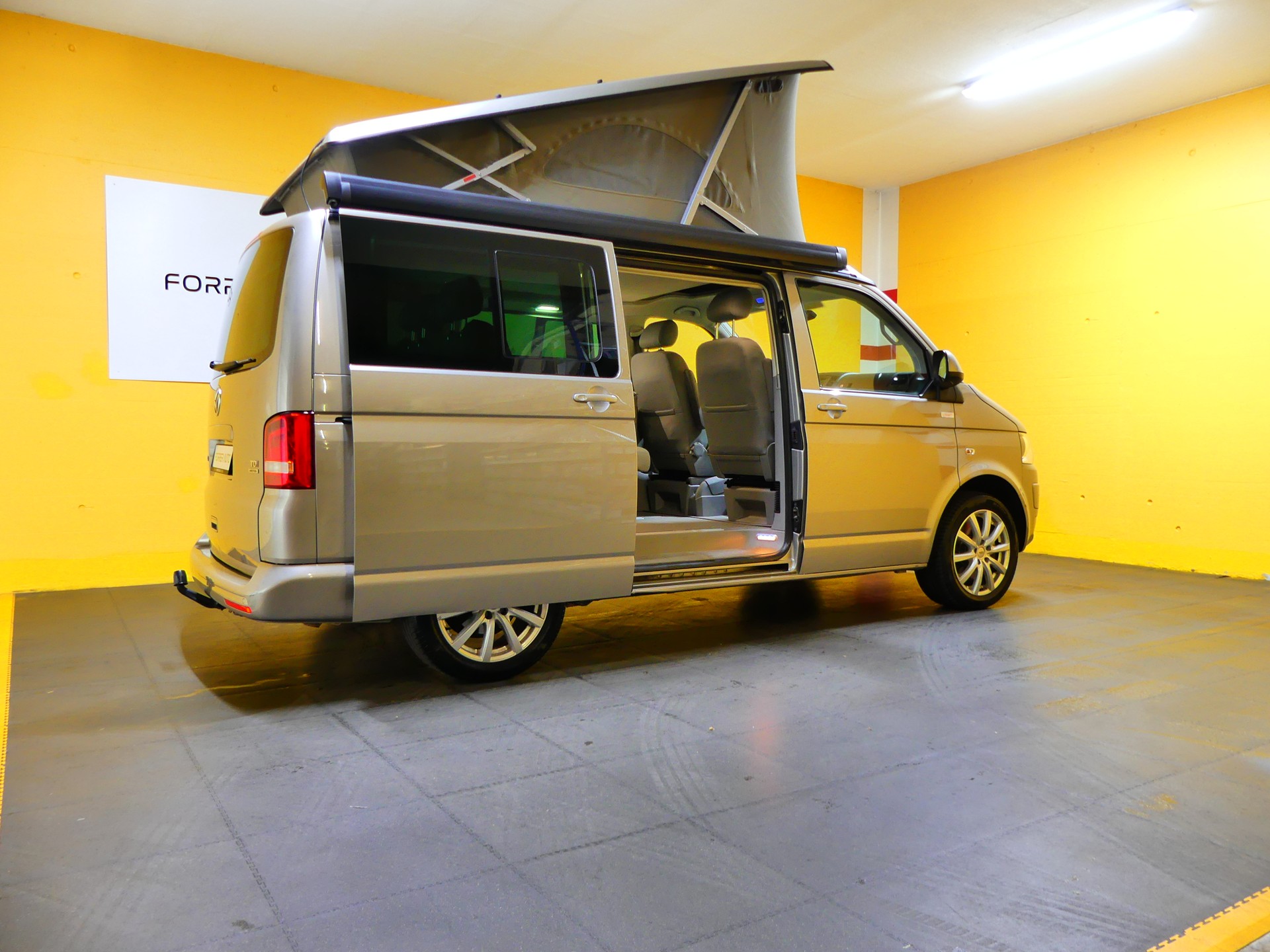 VW T5 California 2.0 TDI Comfortline Travel 4Motion-image-4
