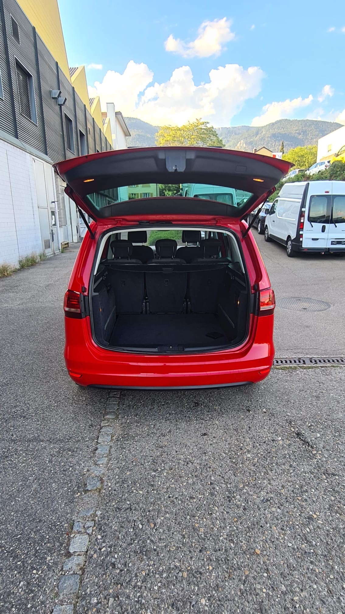 VW Sharan 2.0 TDI BMT Comfortline DSG * Navi * Klima-auto * Tempomat * PDC V&H * AHK 2200Kg * Ab MFK 26.03.2026-image-14