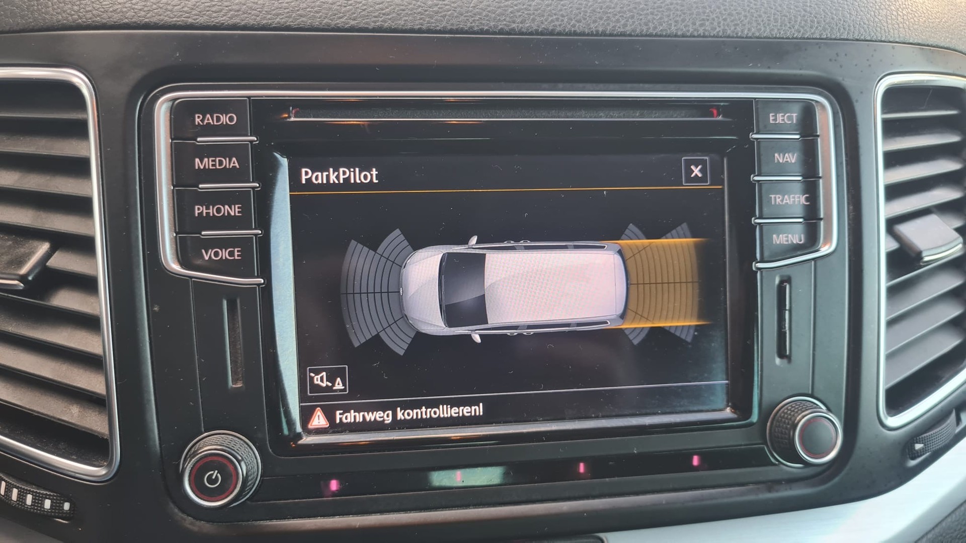VW Sharan 2.0 TDI BMT Comfortline DSG * Navi * Klima-auto * Tempomat * PDC V&H * AHK 2200Kg * Ab MFK 26.03.2026-image-9