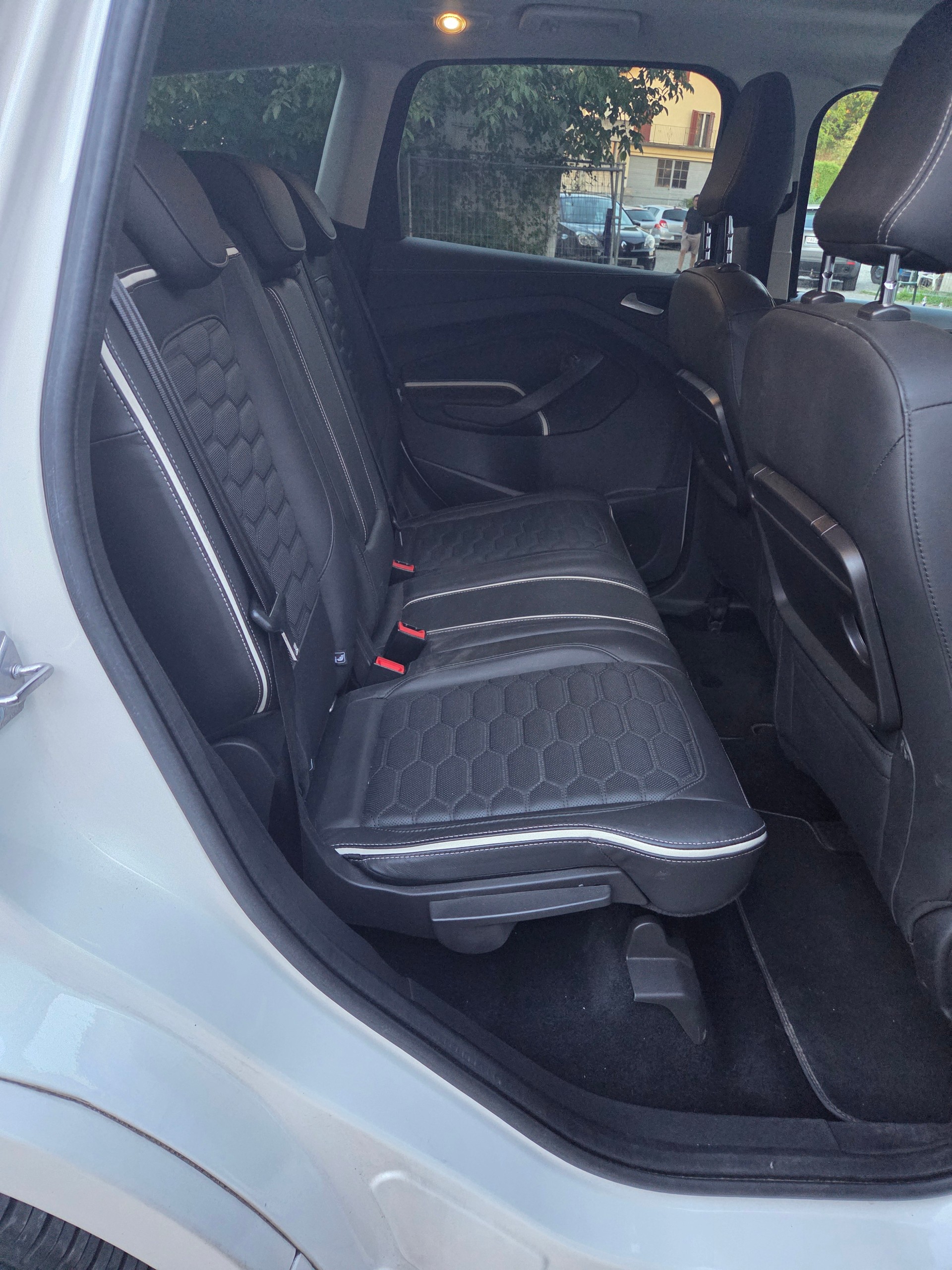 FORD Kuga 2.0 TDCi Vignale 4WD PowerShift-image-7