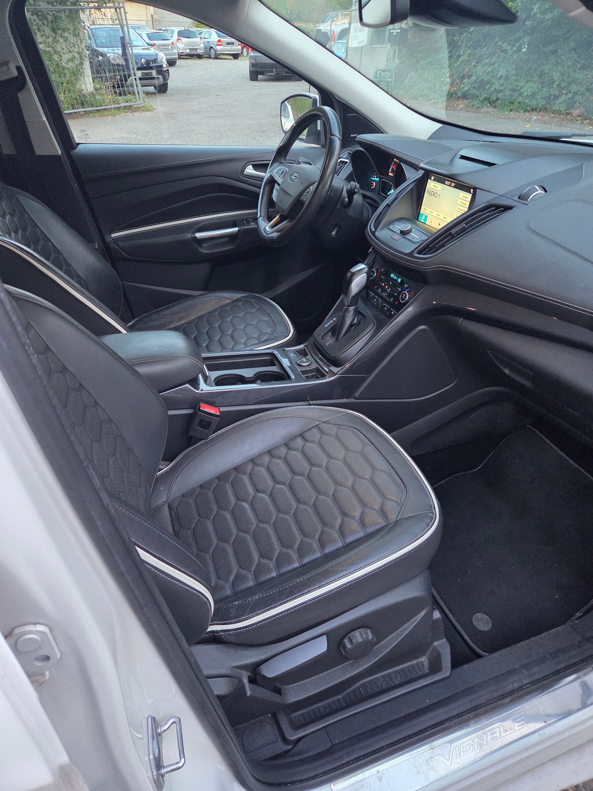FORD Kuga 2.0 TDCi Vignale 4WD PowerShift-image-9