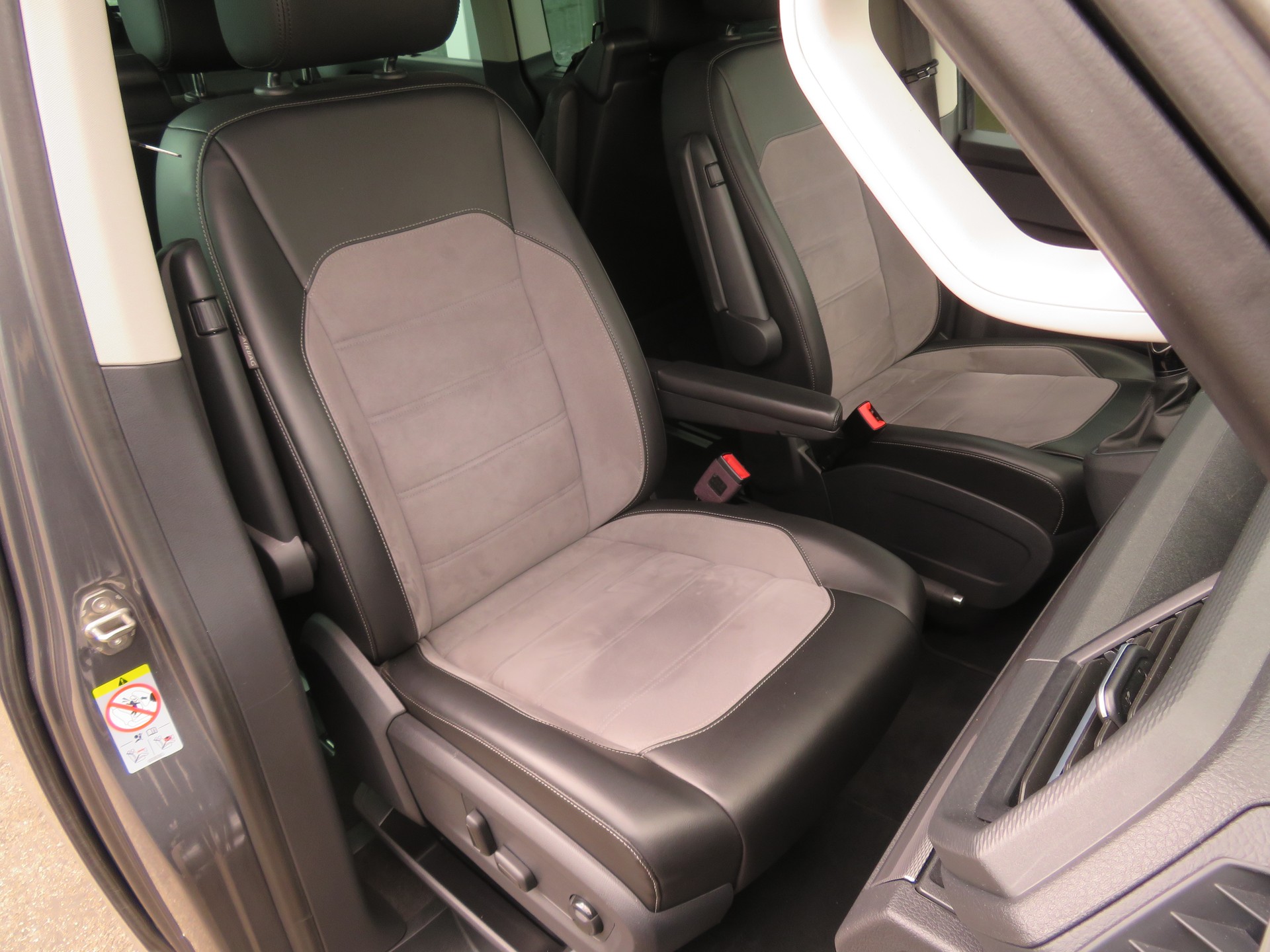 VW T6.1 Multivan 2.0 Bi-TDI Highline 4Motion DSG-image-11