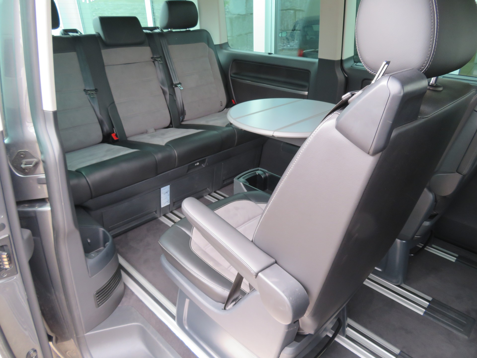 VW T6.1 Multivan 2.0 Bi-TDI Highline 4Motion DSG-image-12