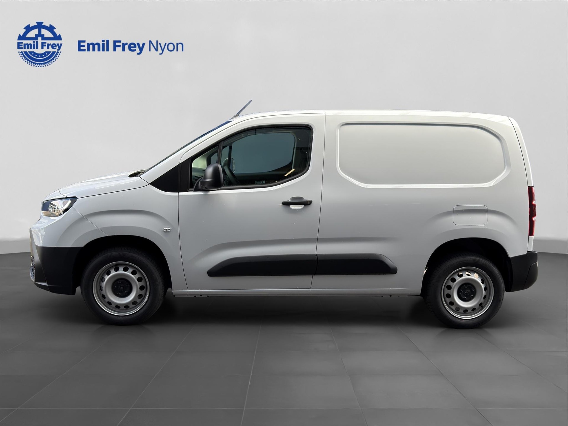 TOYOTA PROACE CITY Van L1 1.2 Active-image-2