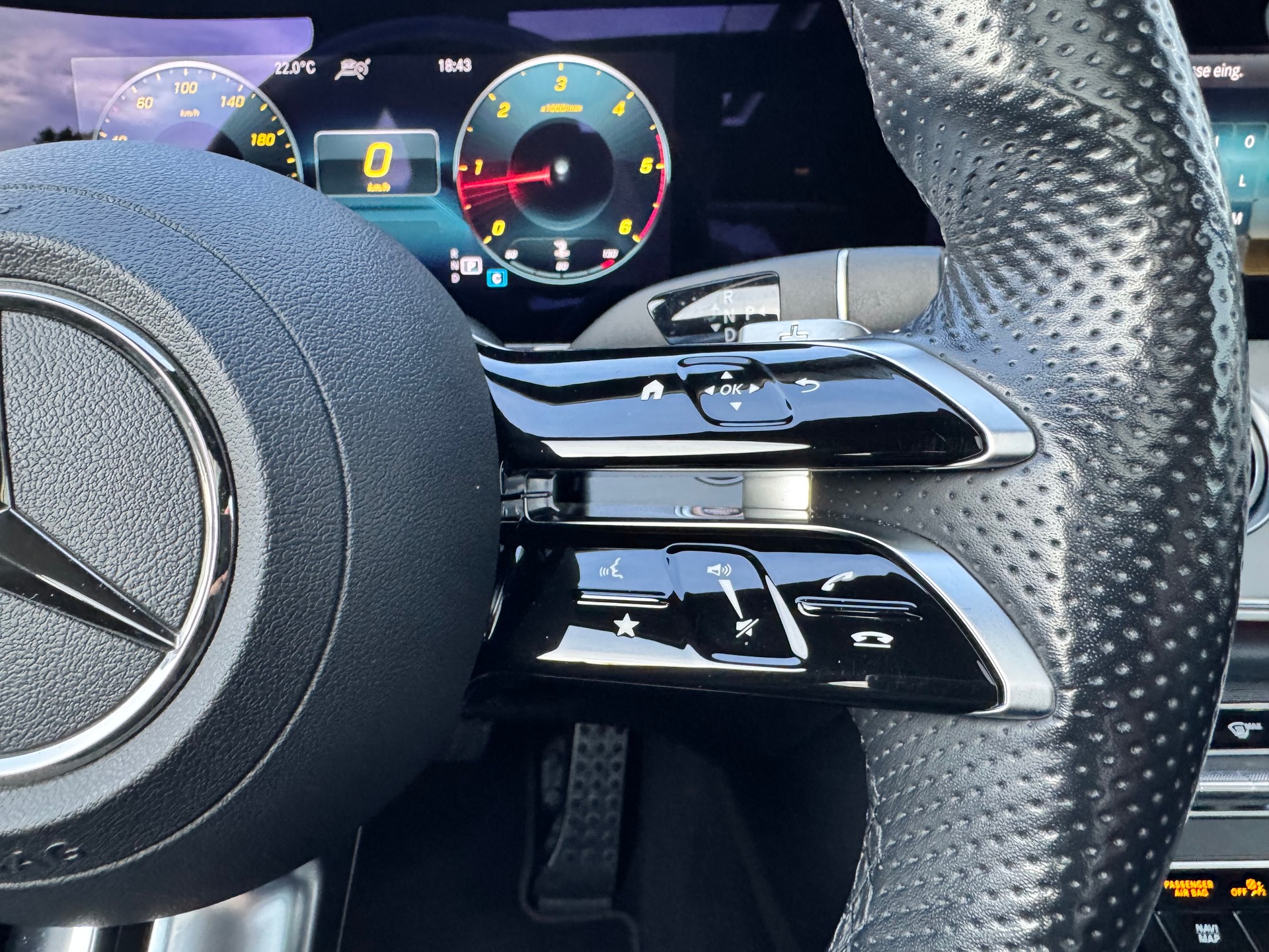 MERCEDES-BENZ E 220 d 4x4 AMG Line+Aut+LED Scheinwerfer+Navi+Panorama+ACC+Memory+Soundsystem+Head-Up Display+360°Kamera+Gratis-Service+-image-18