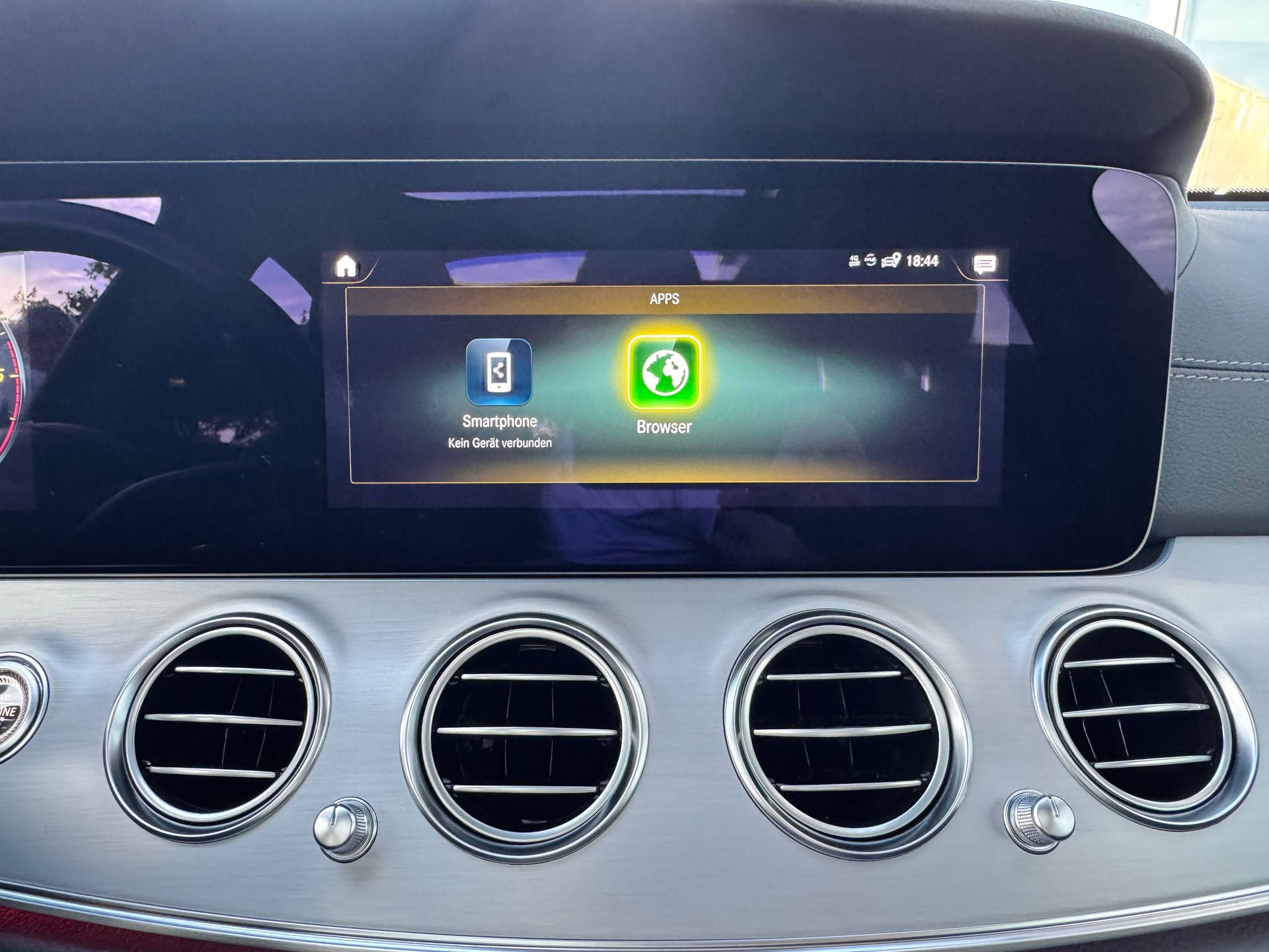 MERCEDES-BENZ E 220 d 4x4 AMG Line+Aut+LED Scheinwerfer+Navi+Panorama+ACC+Memory+Soundsystem+Head-Up Display+360°Kamera+Gratis-Service+-image-27