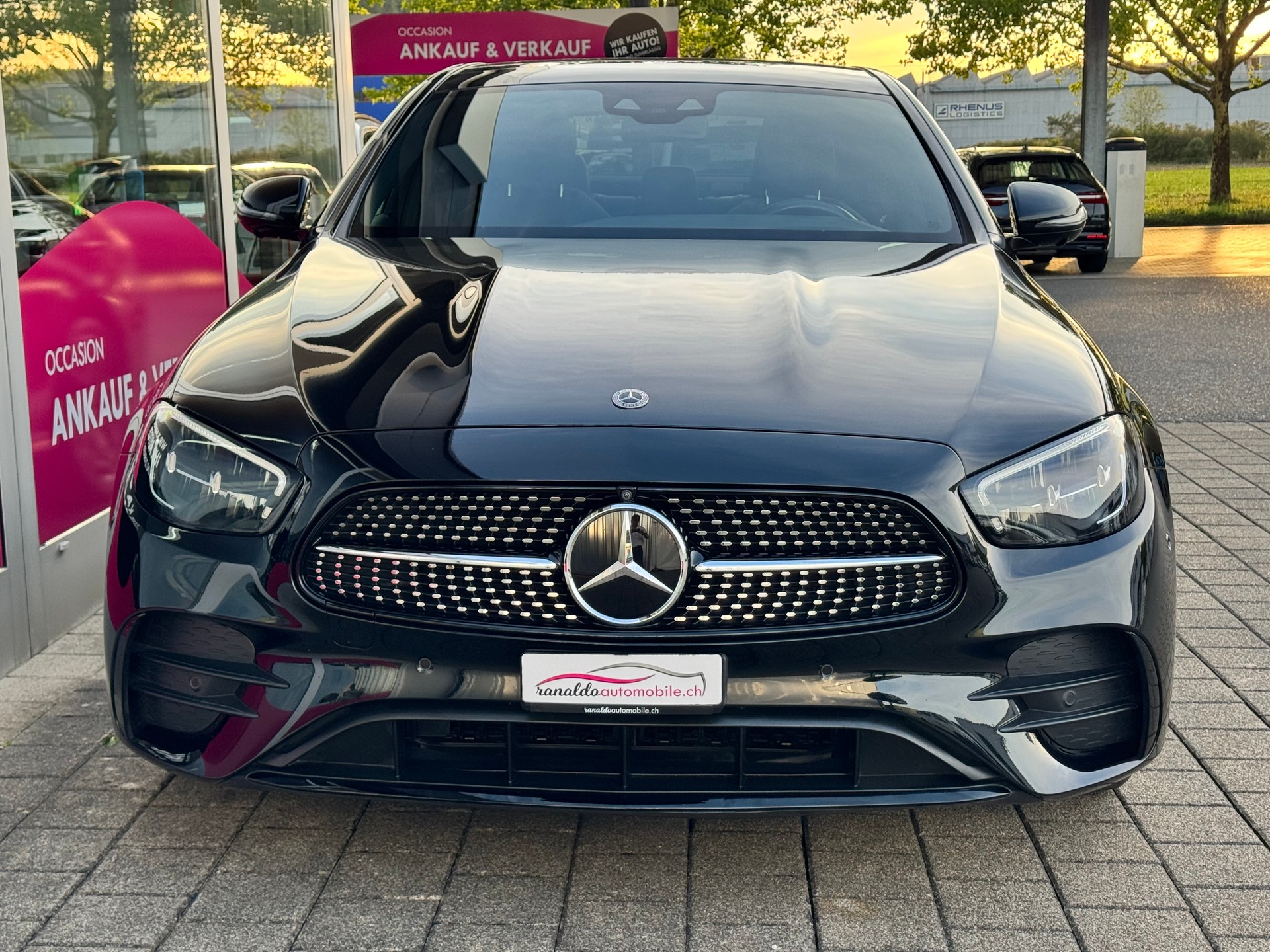 MERCEDES-BENZ E 220 d 4x4 AMG Line+Aut+LED Scheinwerfer+Navi+Panorama+ACC+Memory+Soundsystem+Head-Up Display+360°Kamera+Gratis-Service+-showroom-element-3