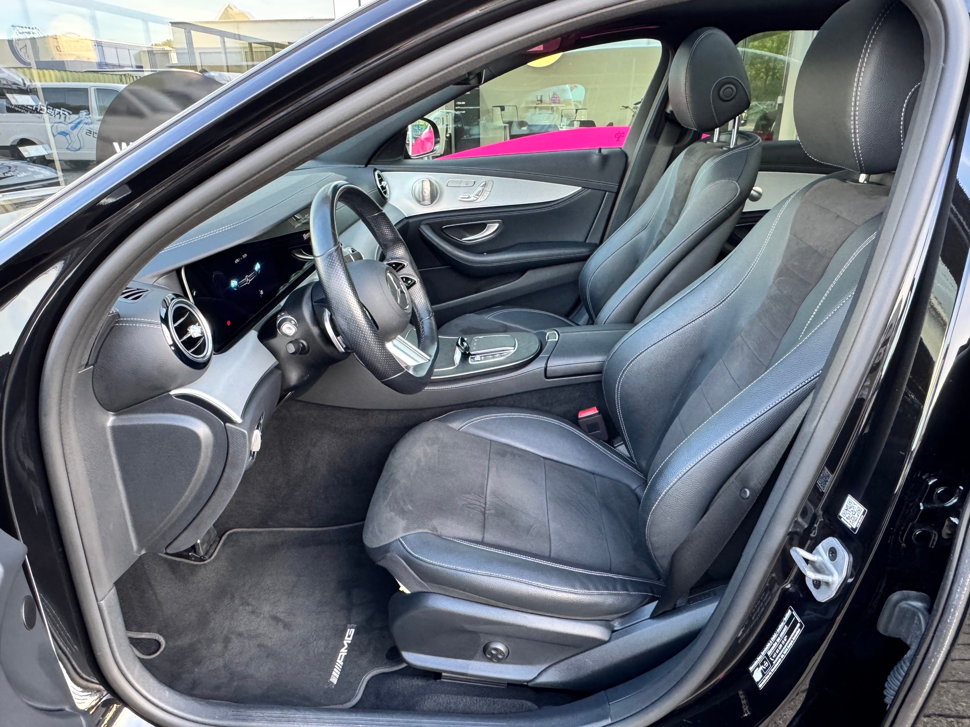 MERCEDES-BENZ E 220 d 4x4 AMG Line+Aut+LED Scheinwerfer+Navi+Panorama+ACC+Memory+Soundsystem+Head-Up Display+360°Kamera+Gratis-Service+-image-12
