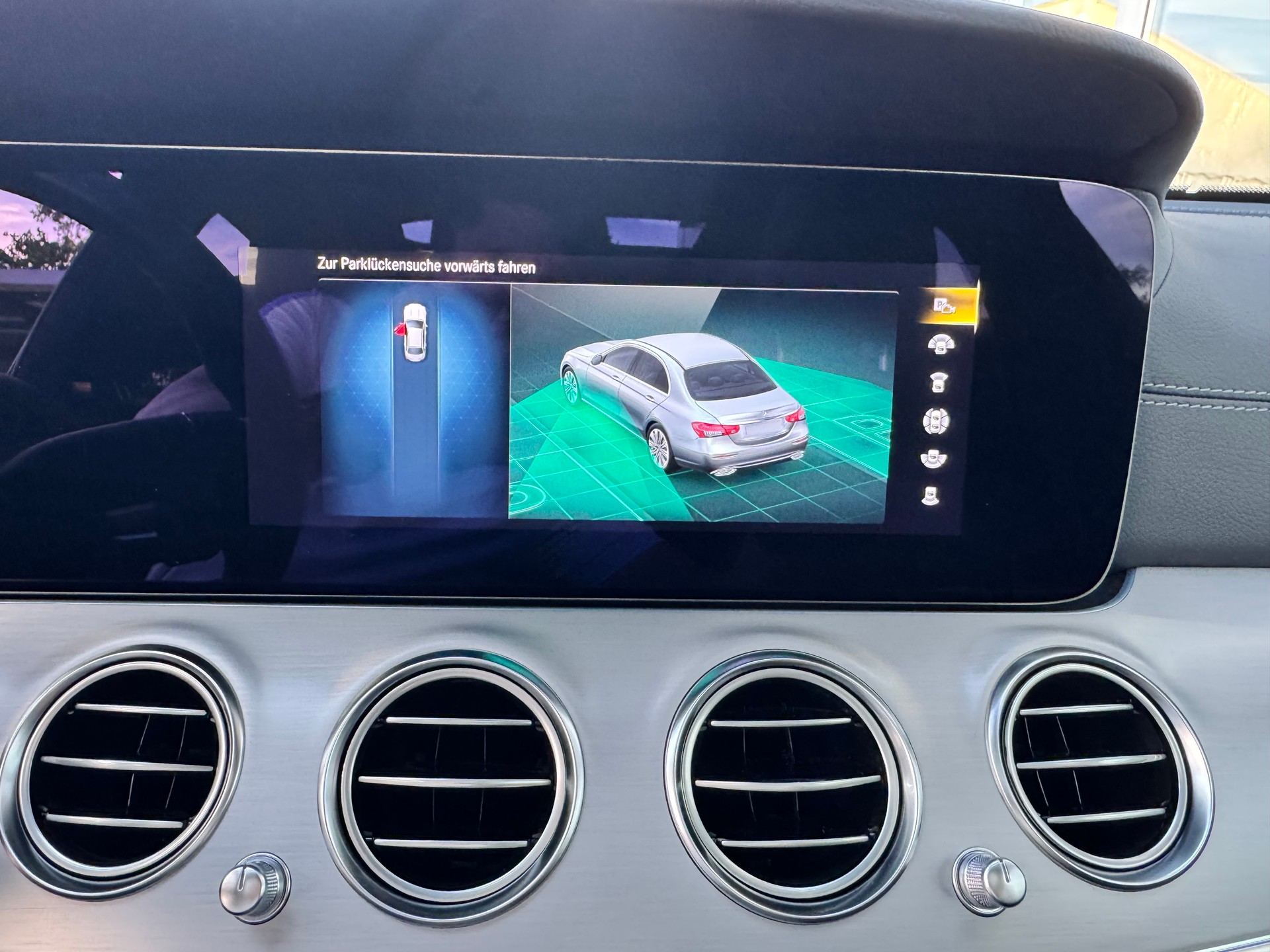MERCEDES-BENZ E 220 d 4x4 AMG Line+Aut+LED Scheinwerfer+Navi+Panorama+ACC+Memory+Soundsystem+Head-Up Display+360°Kamera+Gratis-Service+-image-29