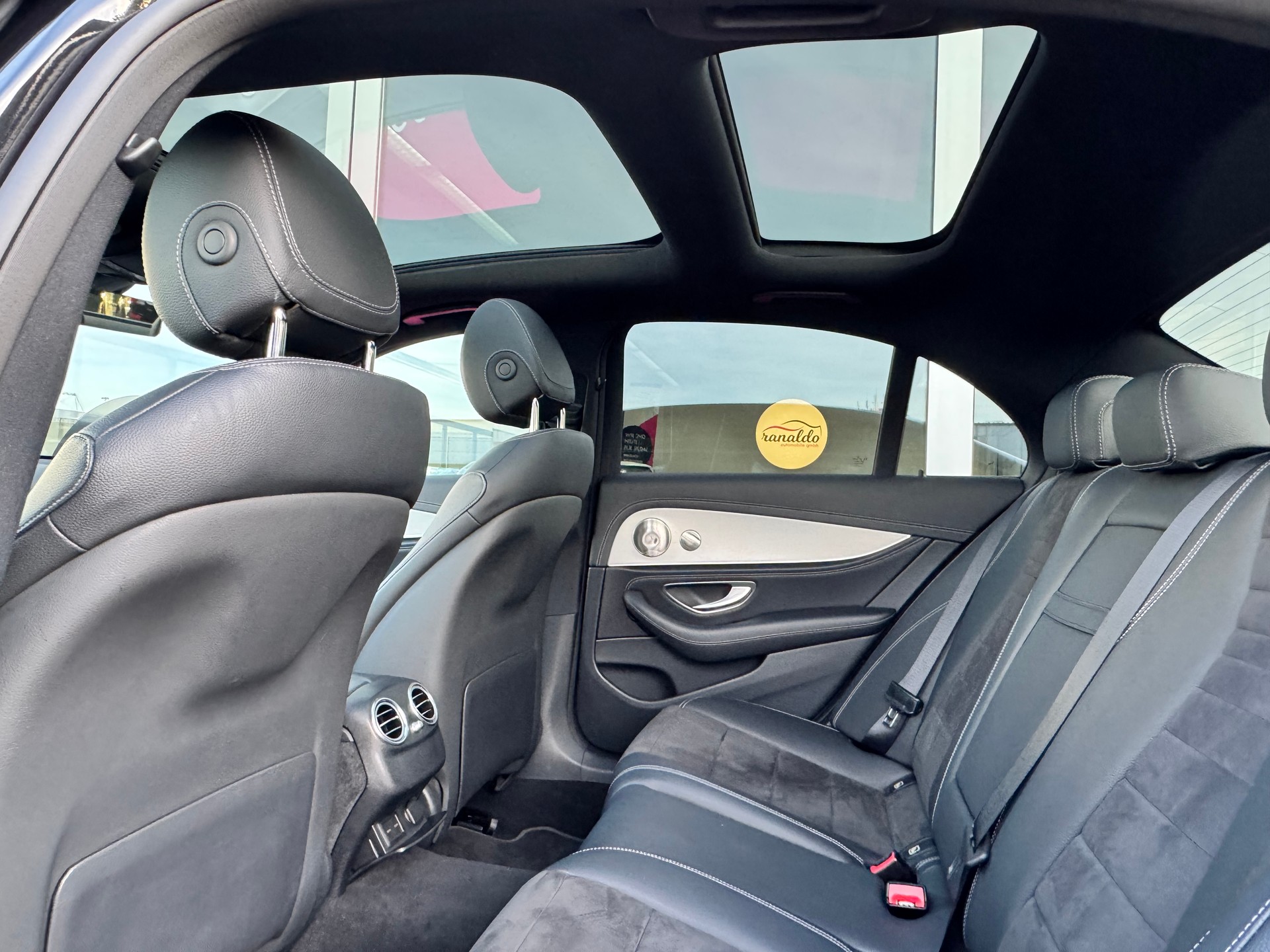 MERCEDES-BENZ E 220 d 4x4 AMG Line+Aut+LED Scheinwerfer+Navi+Panorama+ACC+Memory+Soundsystem+Head-Up Display+360°Kamera+Gratis-Service+-image-10