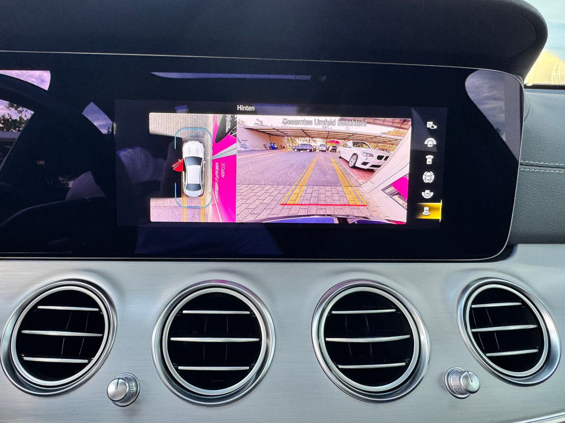 MERCEDES-BENZ E 220 d 4x4 AMG Line+Aut+LED Scheinwerfer+Navi+Panorama+ACC+Memory+Soundsystem+Head-Up Display+360°Kamera+Gratis-Service+-image-28