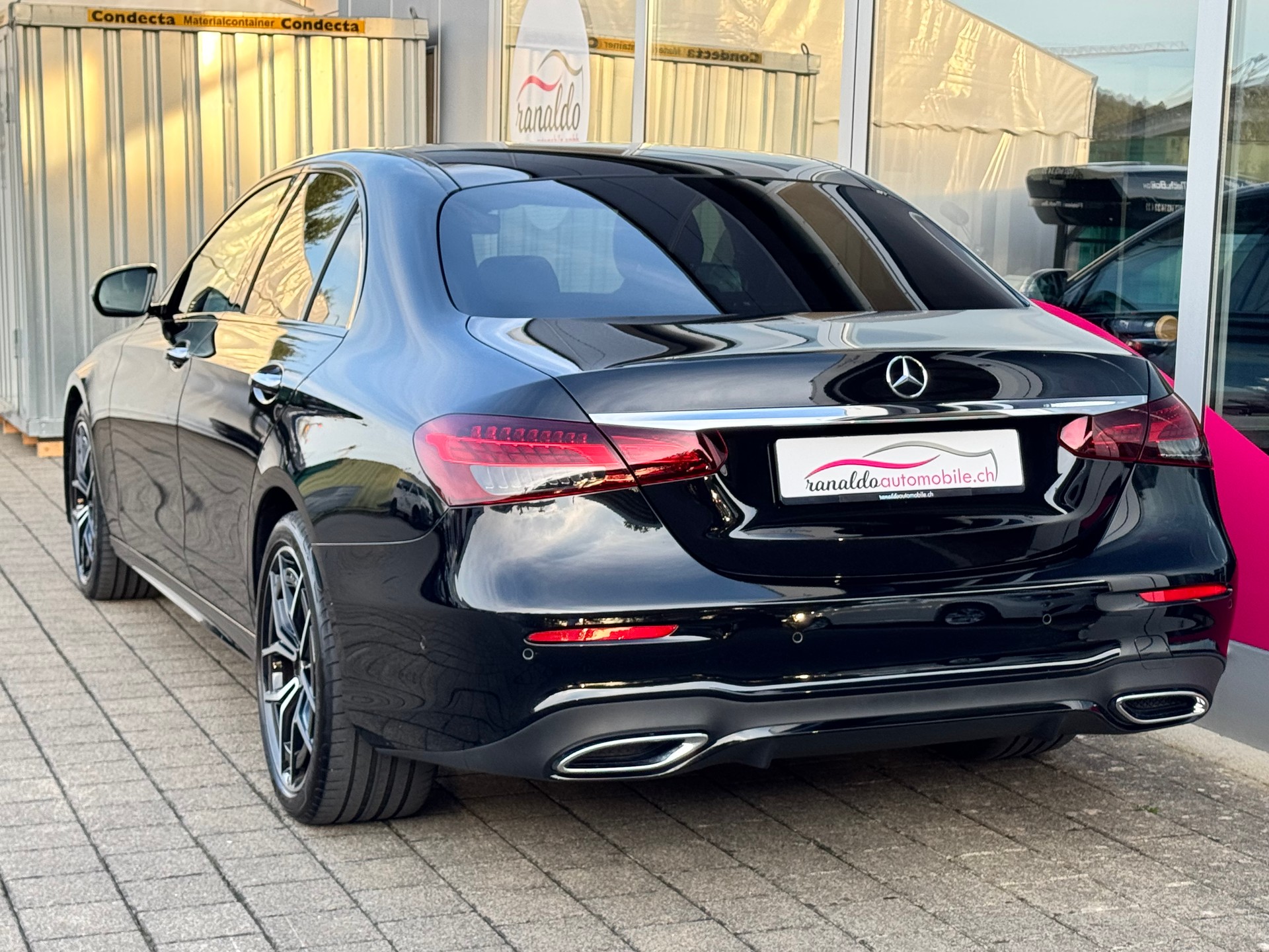 MERCEDES-BENZ E 220 d 4x4 AMG Line+Aut+LED Scheinwerfer+Navi+Panorama+ACC+Memory+Soundsystem+Head-Up Display+360°Kamera+Gratis-Service+-image-5