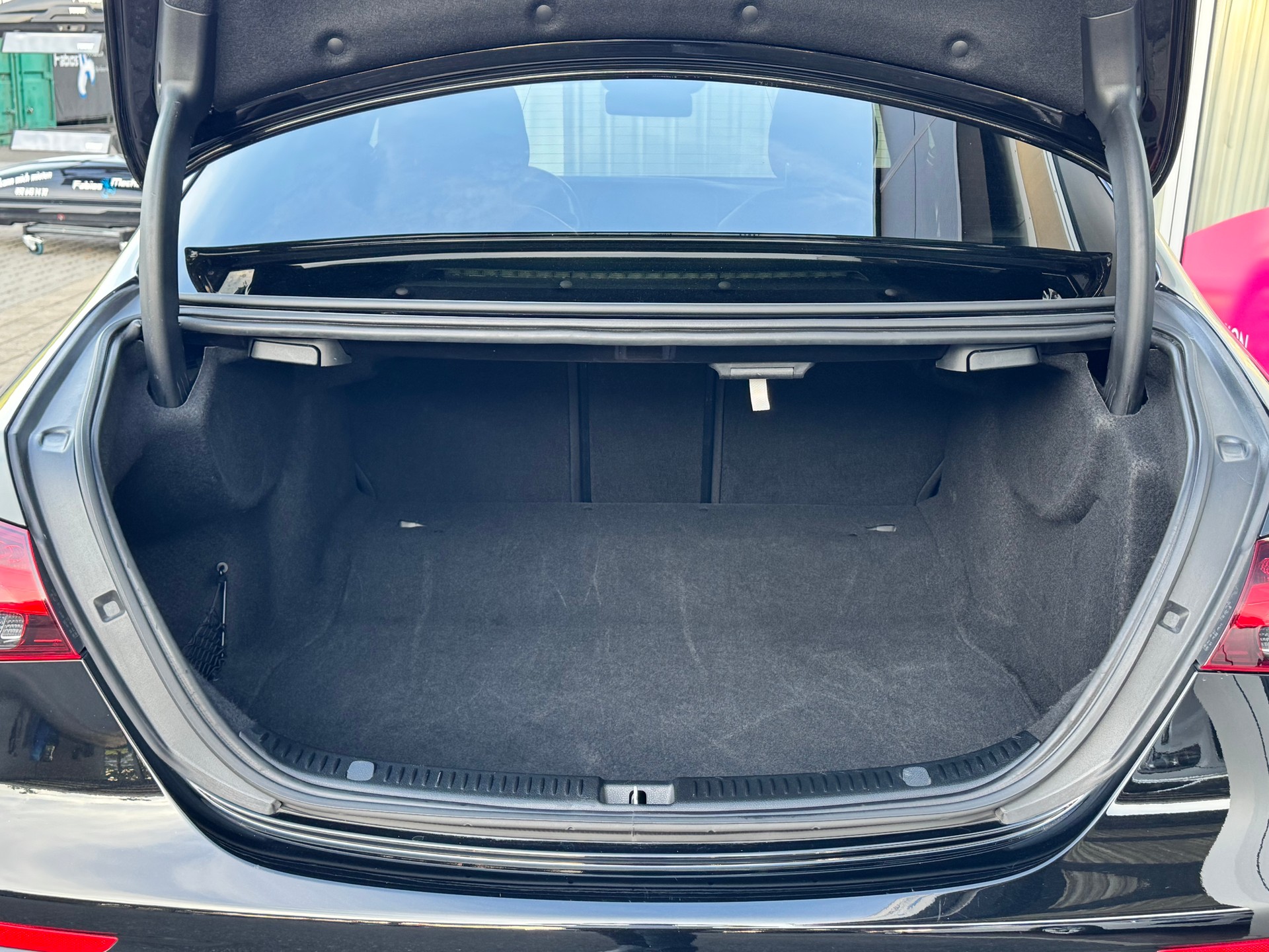 MERCEDES-BENZ E 220 d 4x4 AMG Line+Aut+LED Scheinwerfer+Navi+Panorama+ACC+Memory+Soundsystem+Head-Up Display+360°Kamera+Gratis-Service+-image-7