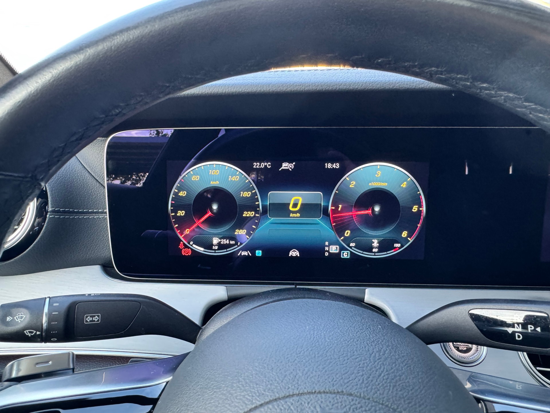 MERCEDES-BENZ E 220 d 4x4 AMG Line+Aut+LED Scheinwerfer+Navi+Panorama+ACC+Memory+Soundsystem+Head-Up Display+360°Kamera+Gratis-Service+-image-19