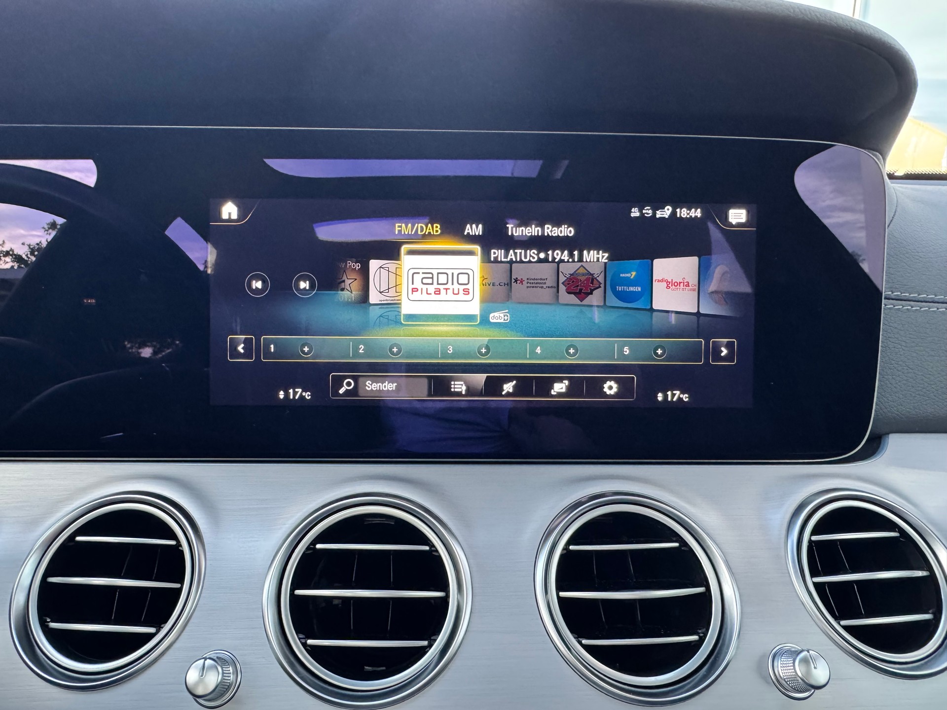 MERCEDES-BENZ E 220 d 4x4 AMG Line+Aut+LED Scheinwerfer+Navi+Panorama+ACC+Memory+Soundsystem+Head-Up Display+360°Kamera+Gratis-Service+-image-26