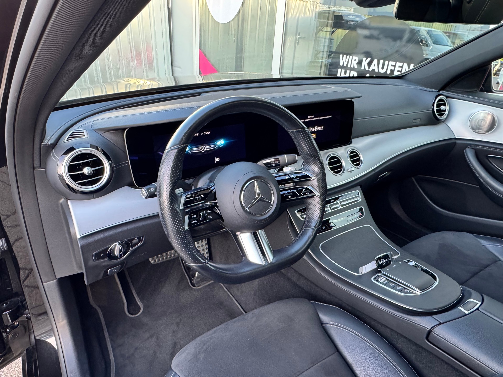MERCEDES-BENZ E 220 d 4x4 AMG Line+Aut+LED Scheinwerfer+Navi+Panorama+ACC+Memory+Soundsystem+Head-Up Display+360°Kamera+Gratis-Service+-image-13