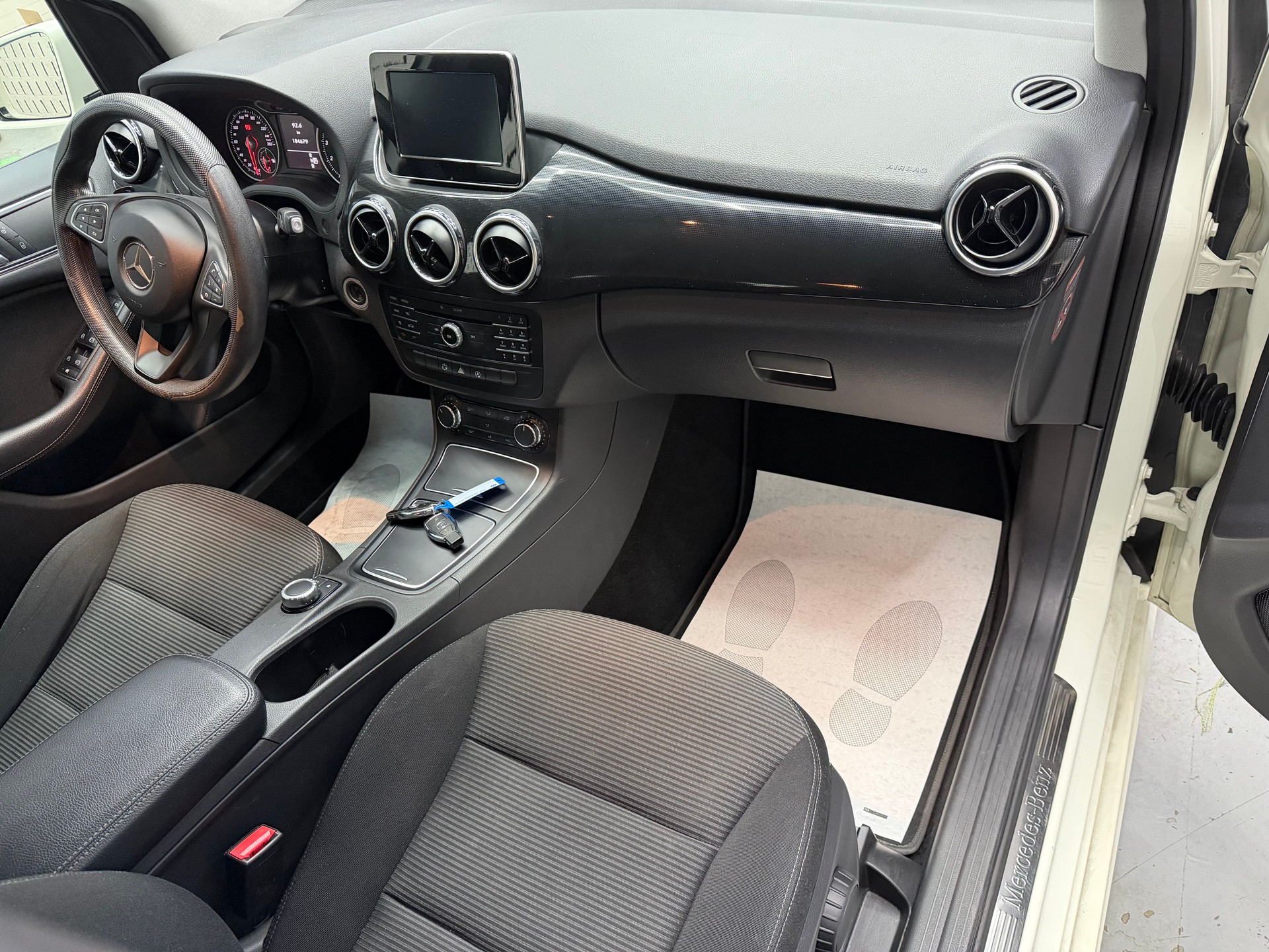 MERCEDES-BENZ B 180 Style-image-8