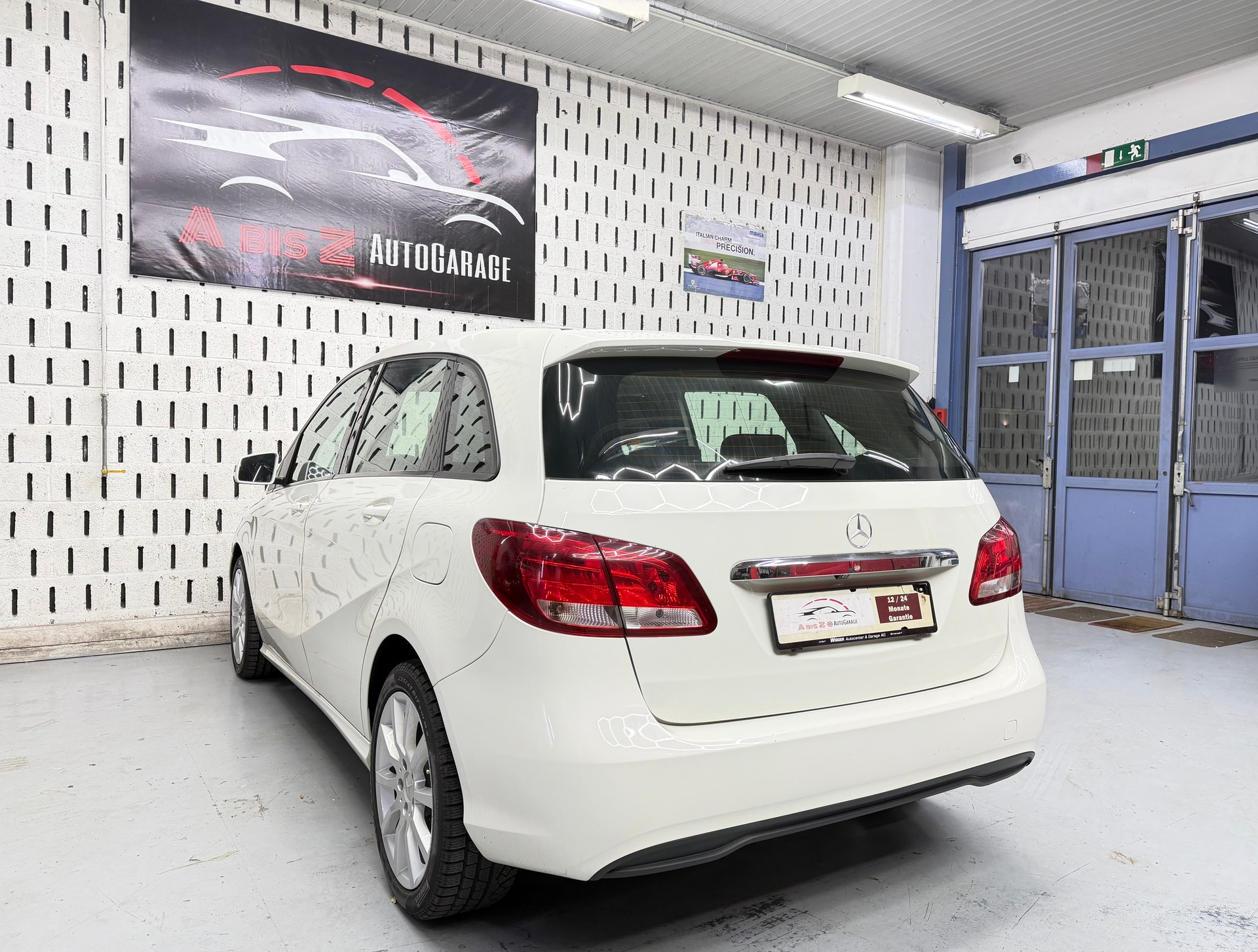 MERCEDES-BENZ B 180 Style-image-4