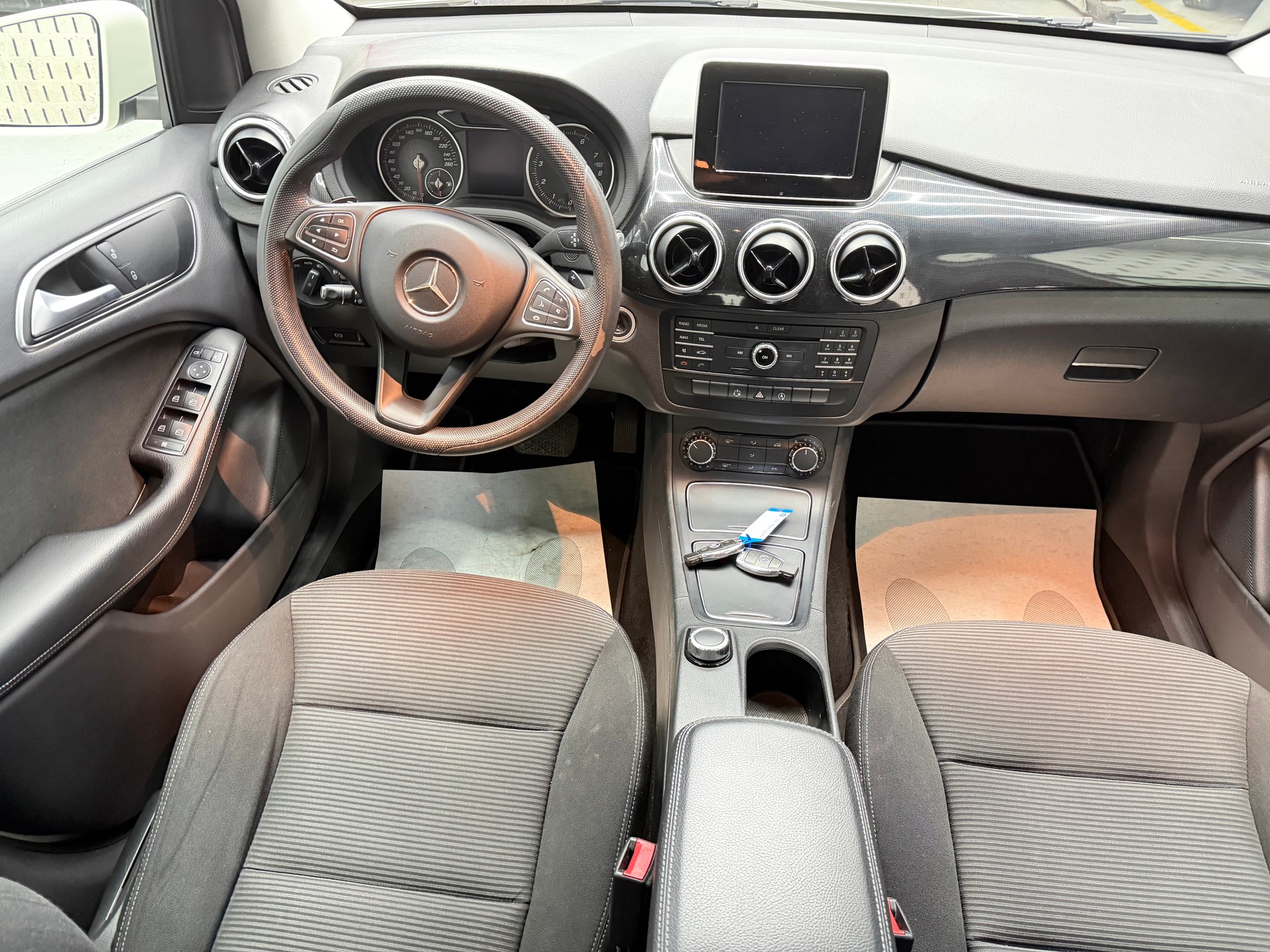 MERCEDES-BENZ B 180 Style-image-7