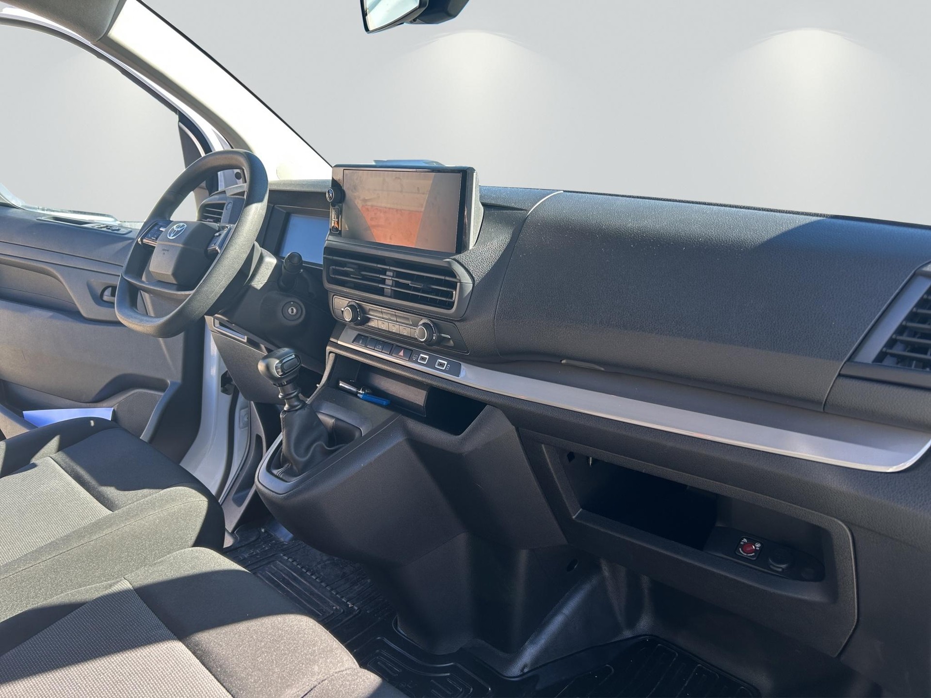 TOYOTA PROACE Van L2 2.0 D Advanced-image-12