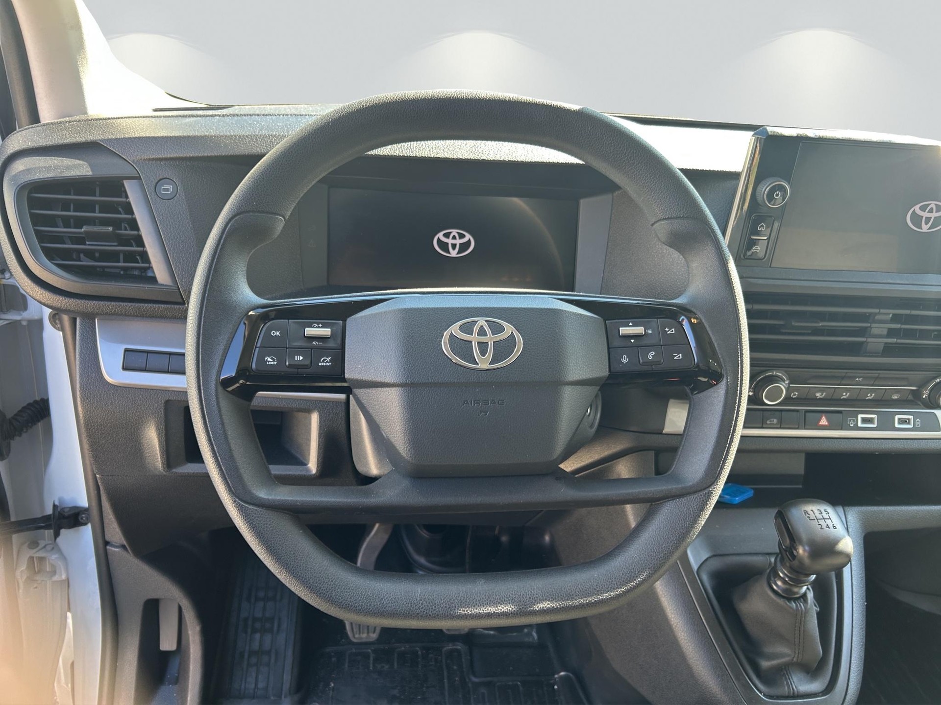 TOYOTA PROACE Van L2 2.0 D Advanced-image-10