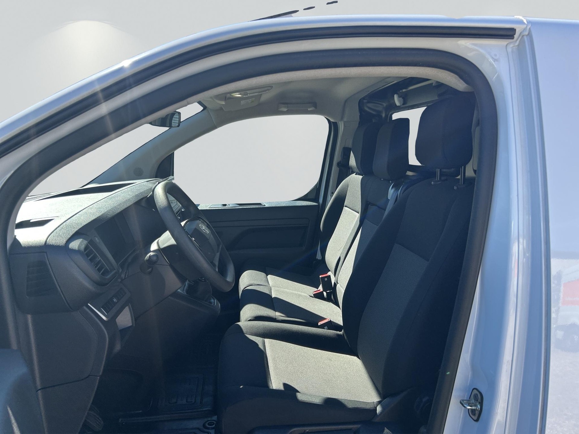 TOYOTA PROACE Van L2 2.0 D Advanced-image-9