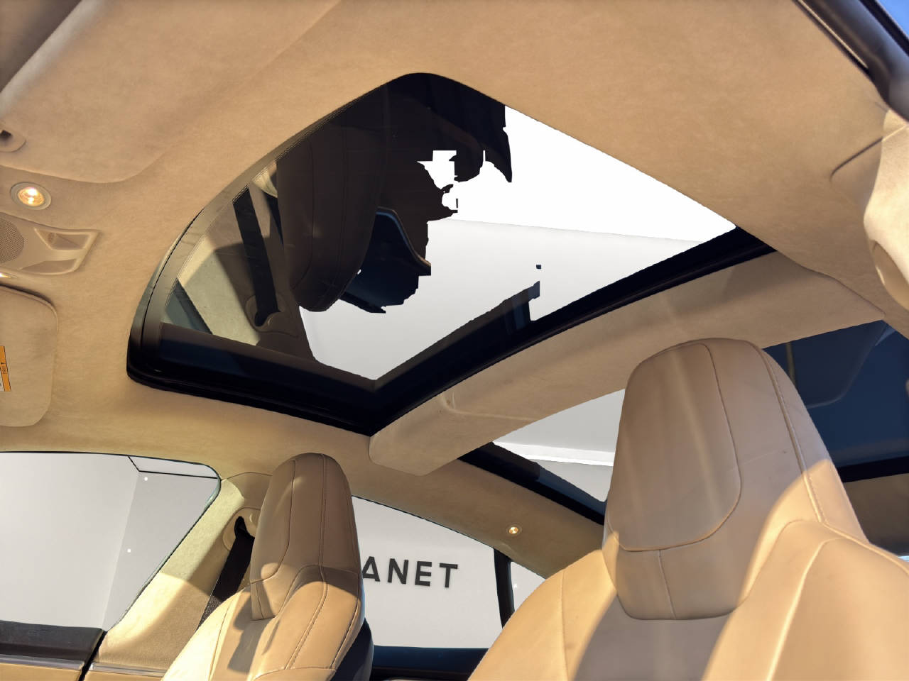 TESLA Model S 90 D-image-8