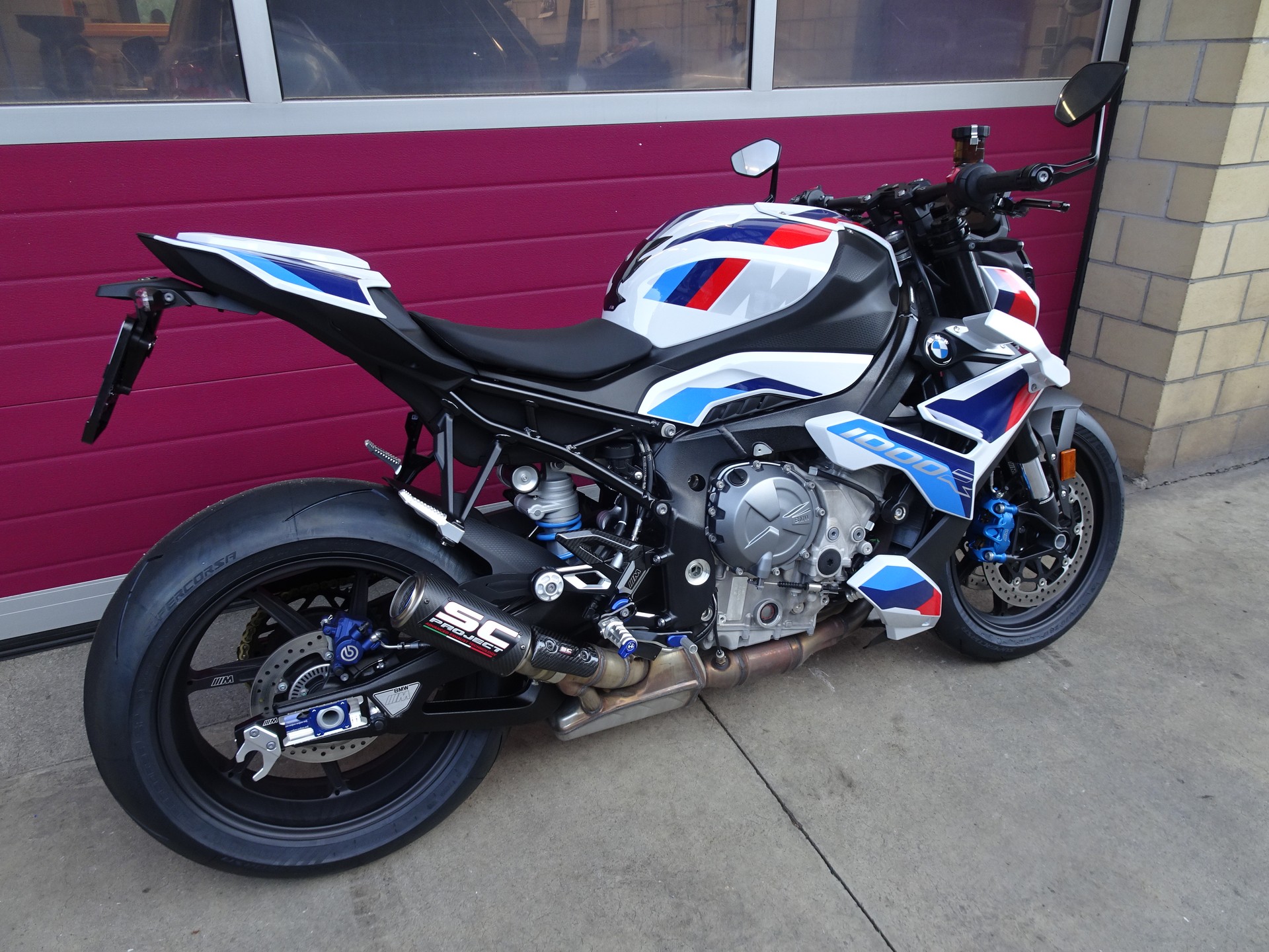 BMW M 1000 R-showroom-element-3