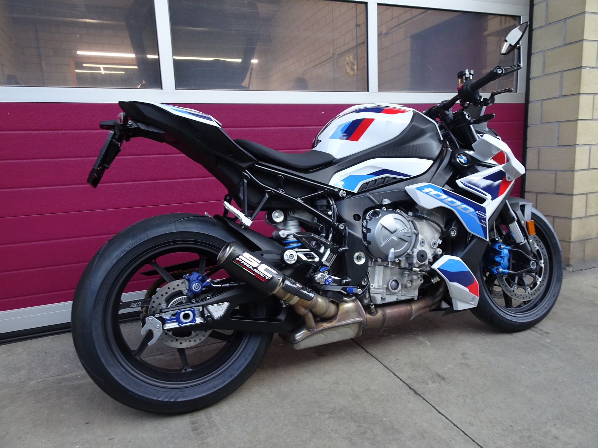BMW M 1000 R-image-8