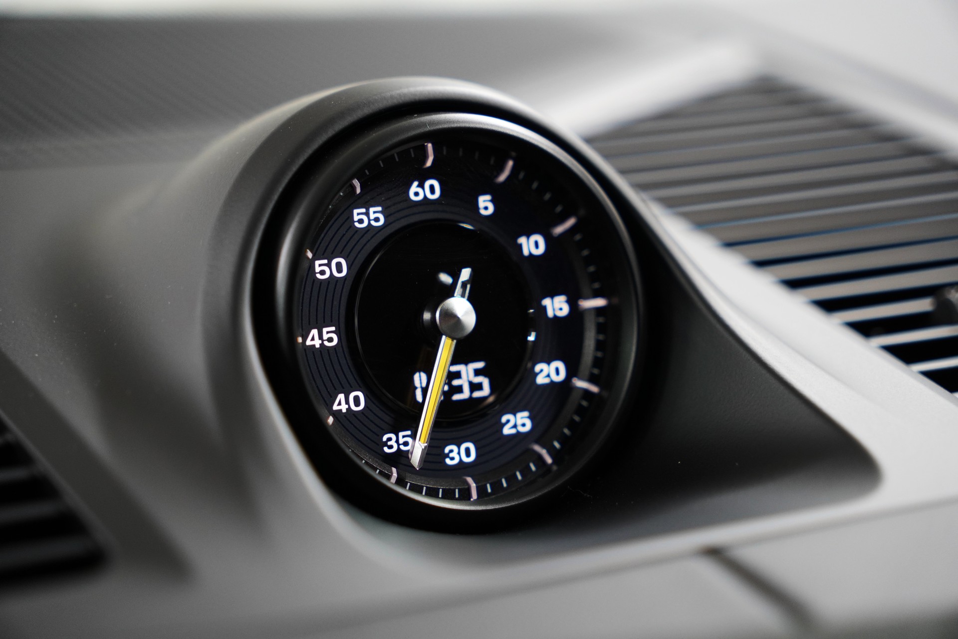 PORSCHE Cayenne Coupé Turbo E-Hybrid GT Tiptronic-image-16