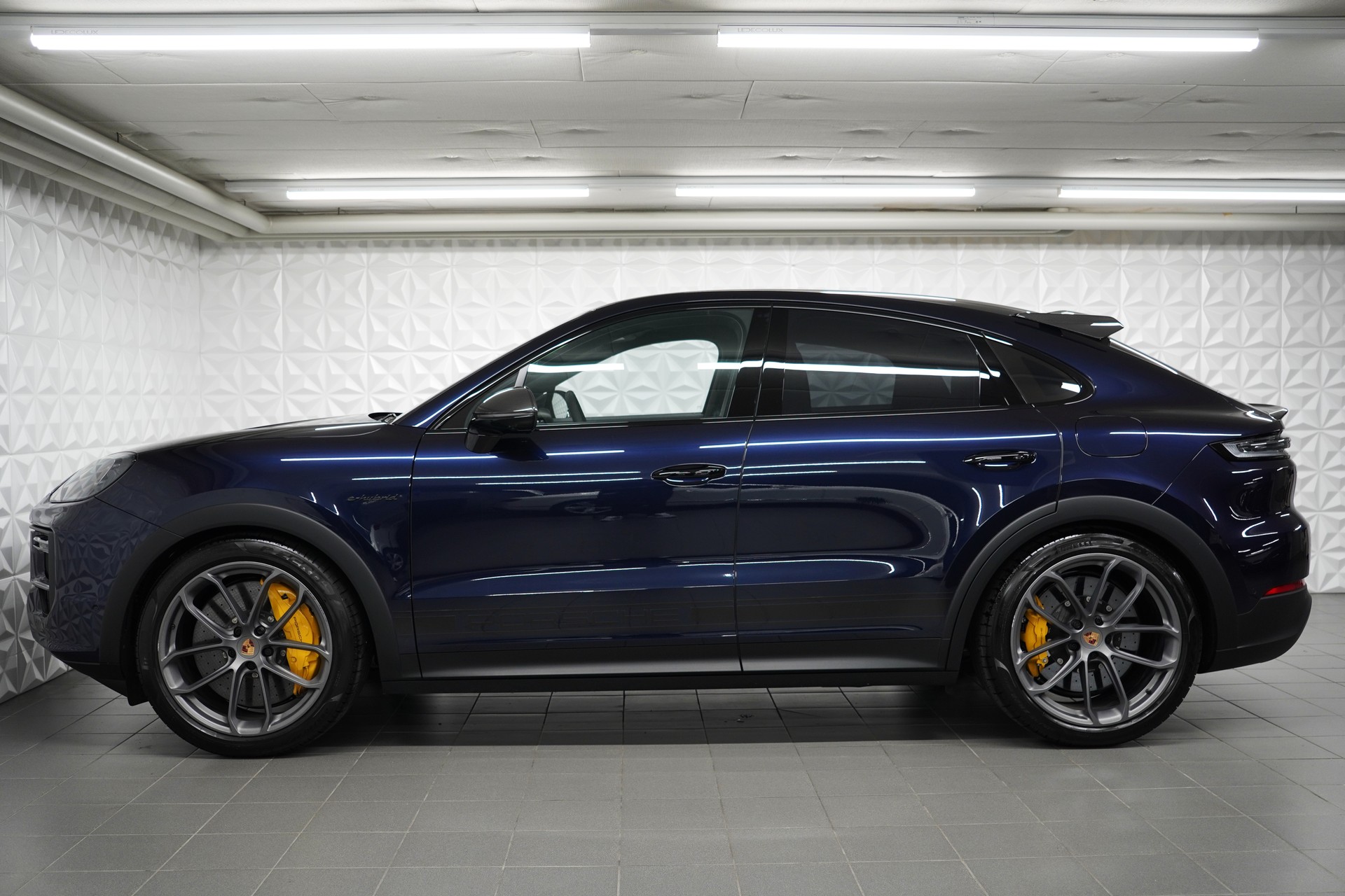PORSCHE Cayenne Coupé Turbo E-Hybrid GT Tiptronic-image-1