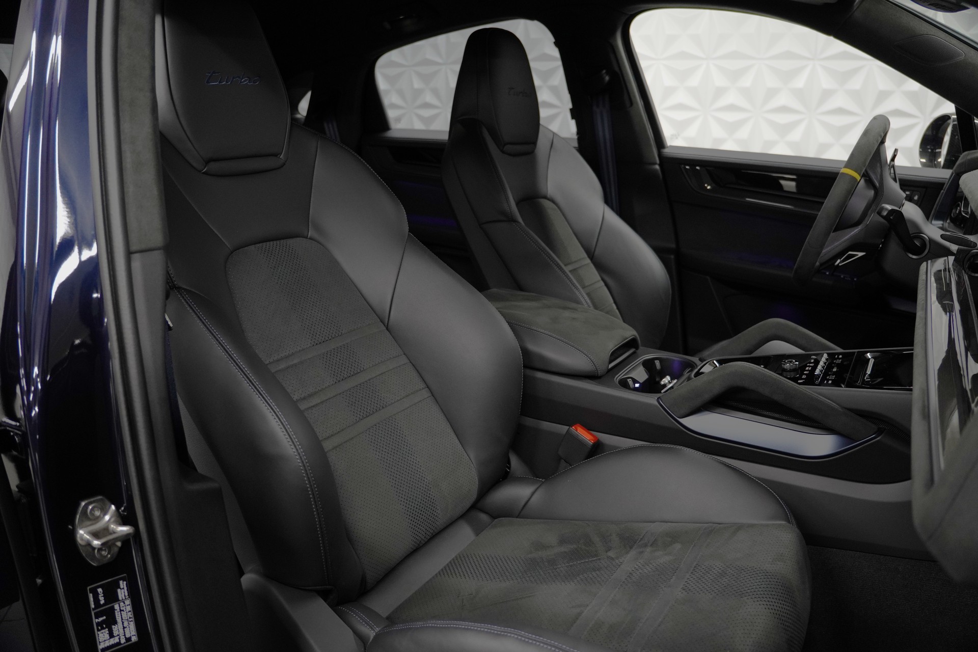 PORSCHE Cayenne Coupé Turbo E-Hybrid GT Tiptronic-image-11