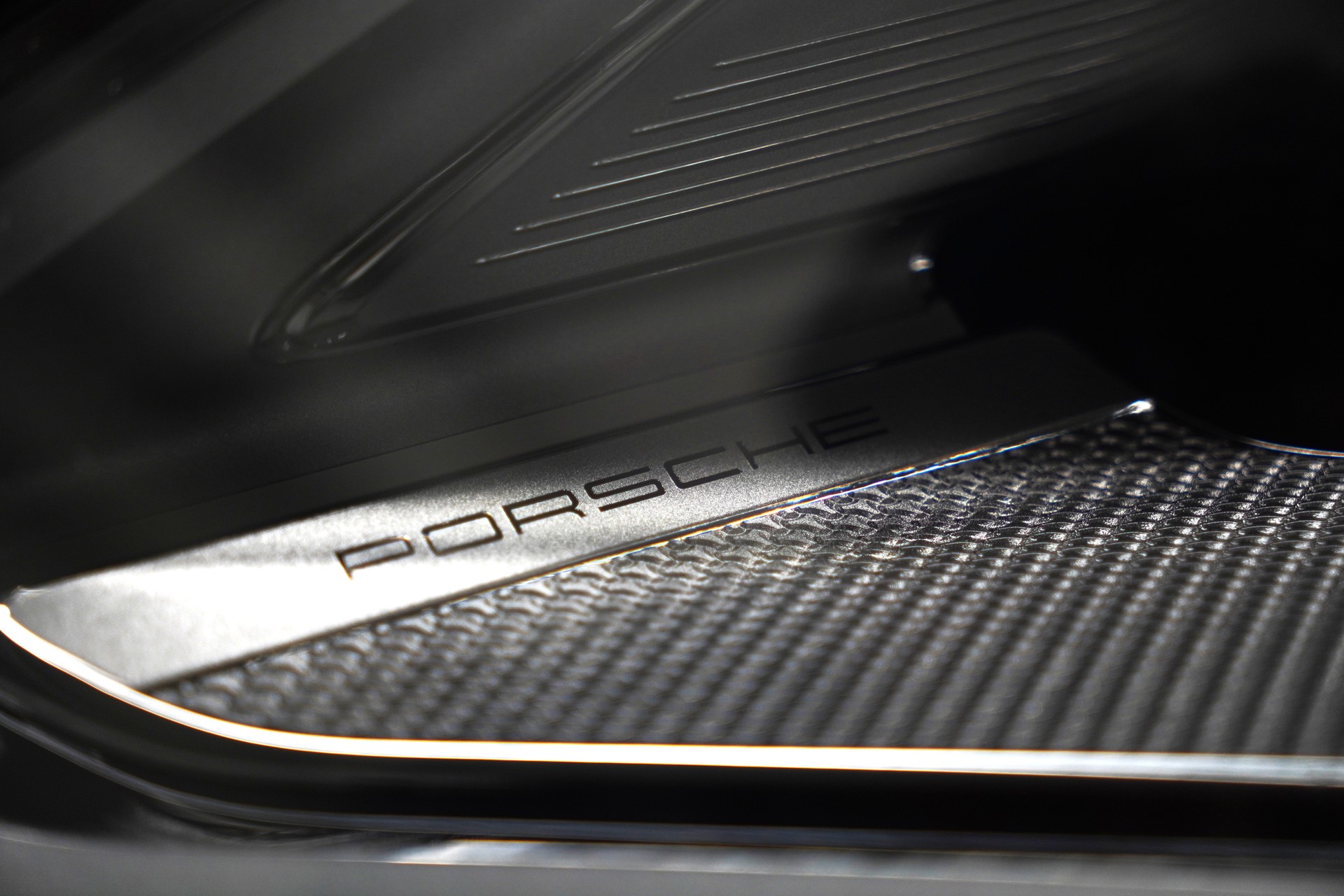 PORSCHE Cayenne Coupé Turbo E-Hybrid GT Tiptronic-image-26