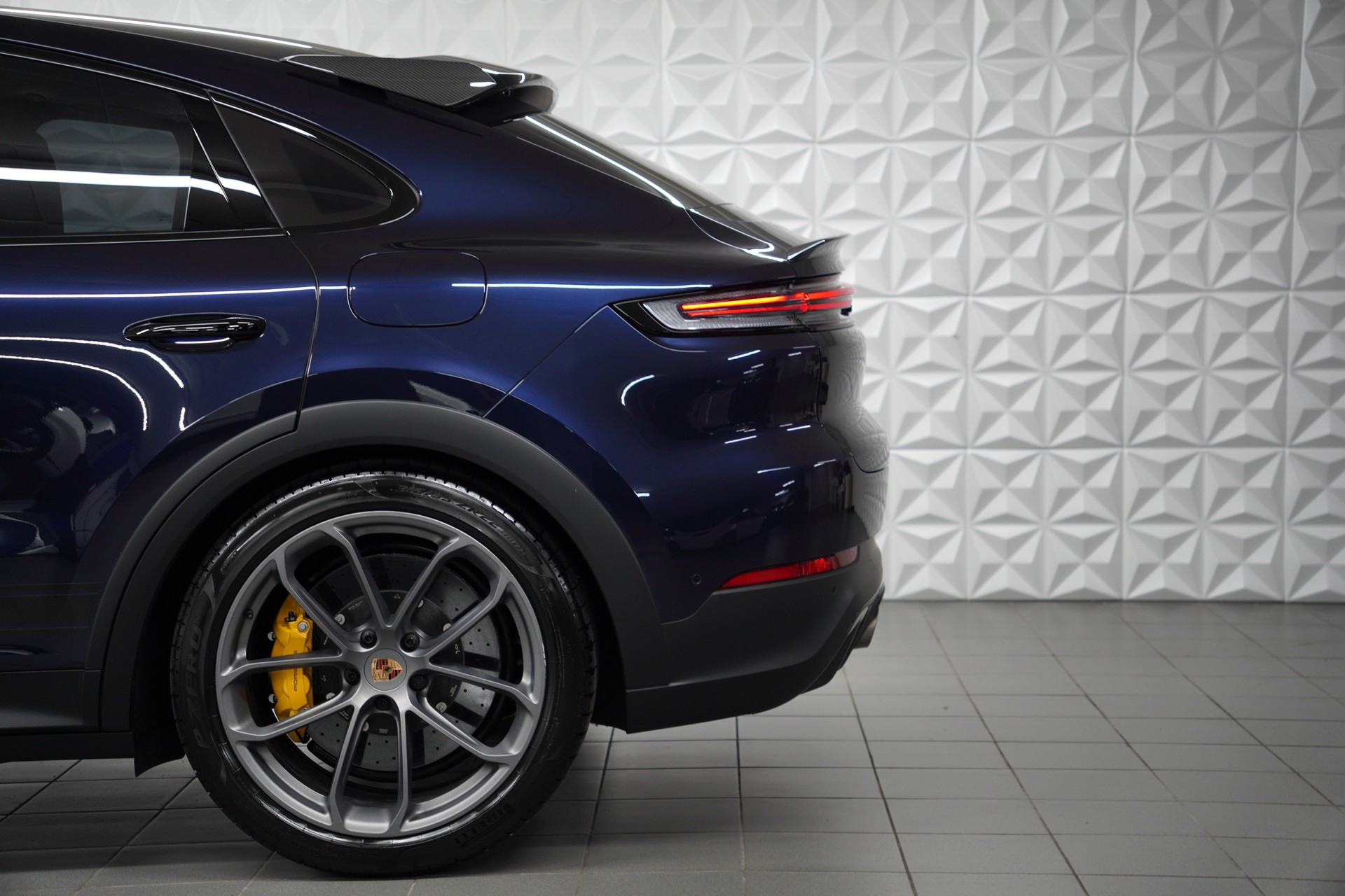 PORSCHE Cayenne Coupé Turbo E-Hybrid GT Tiptronic-image-28
