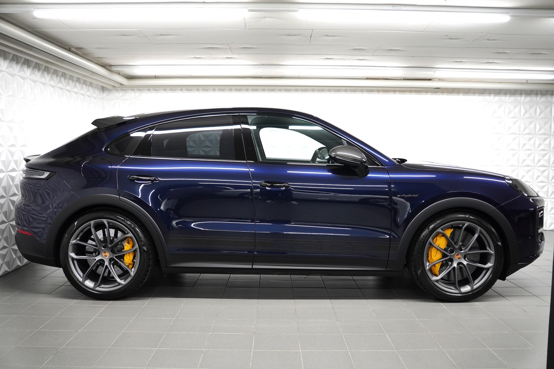 PORSCHE Cayenne Coupé Turbo E-Hybrid GT Tiptronic-image-5